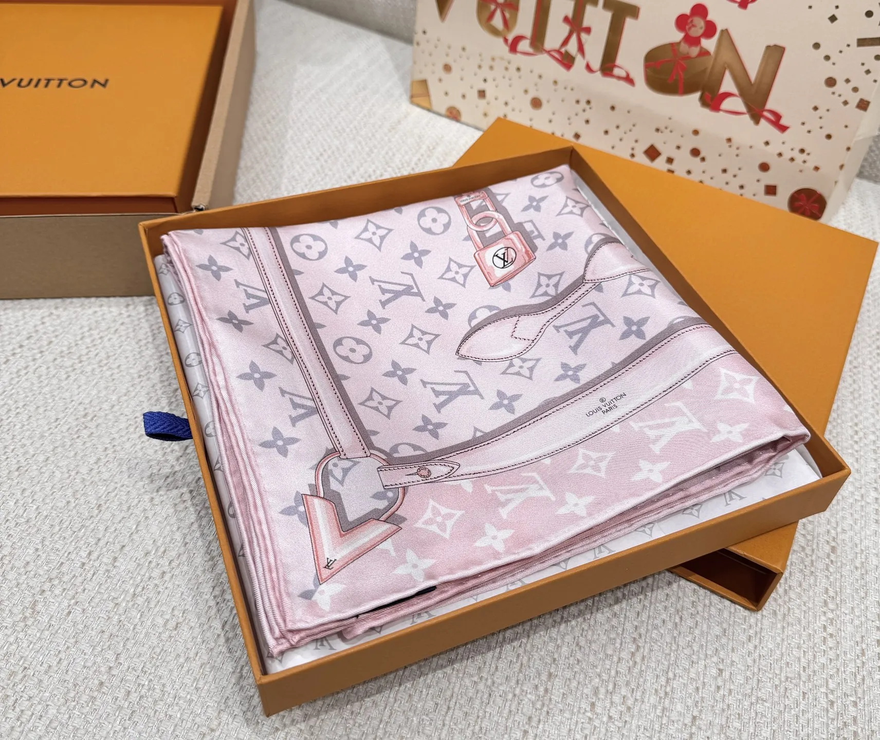 LOUIS VUITTON Женский Платок-каре Monogram Confidential M78667