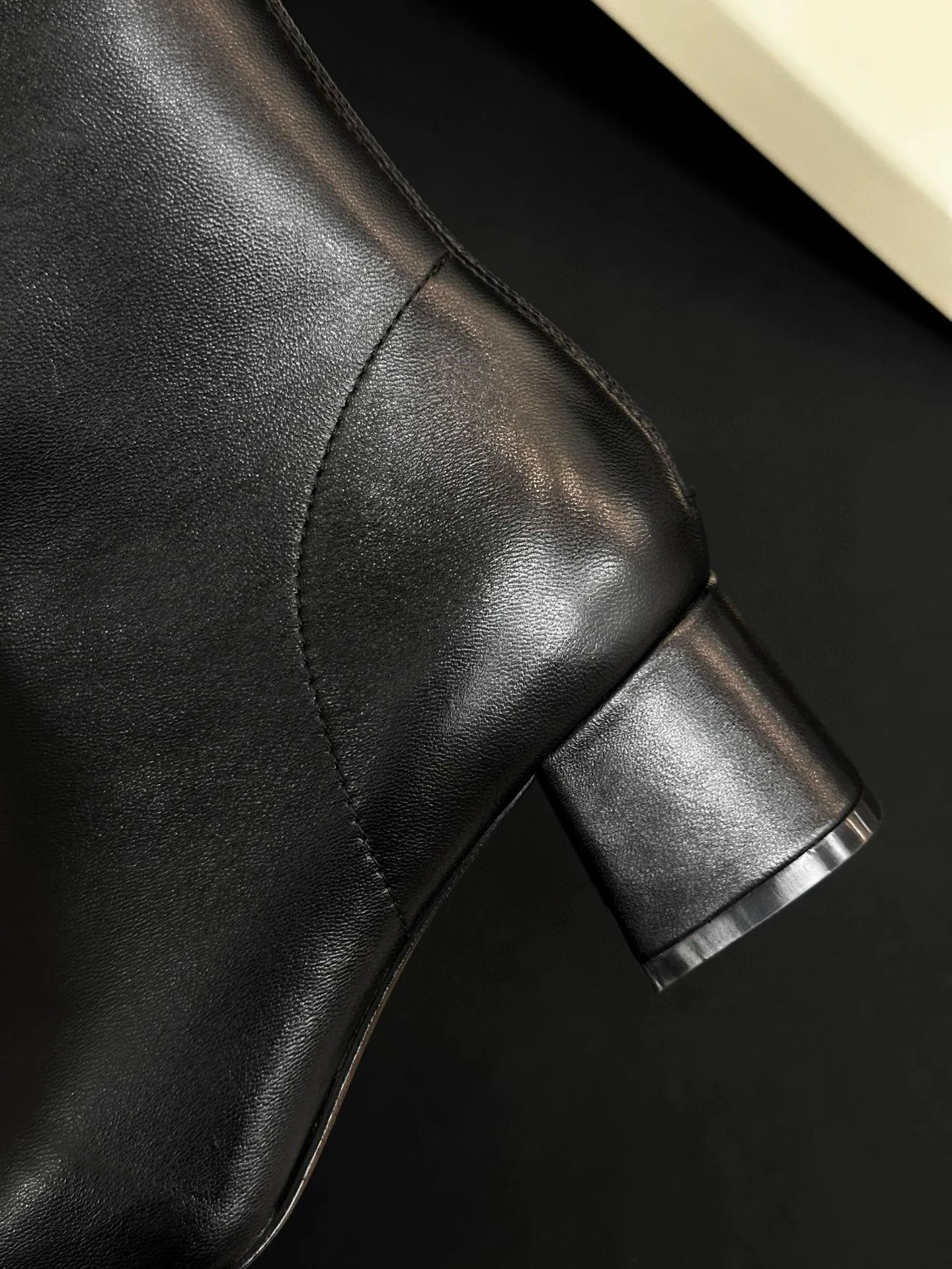 MIU MIU Женские ботильоны из овчины MIU MIU Женские ботильоны из овчины