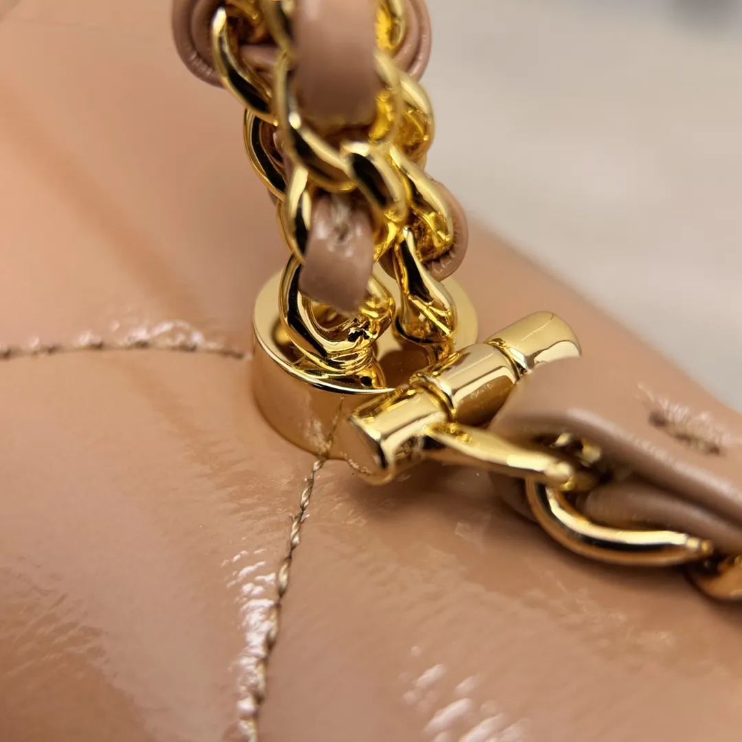 CHANEL Женская сумка 24B с ручкой-цепочкой