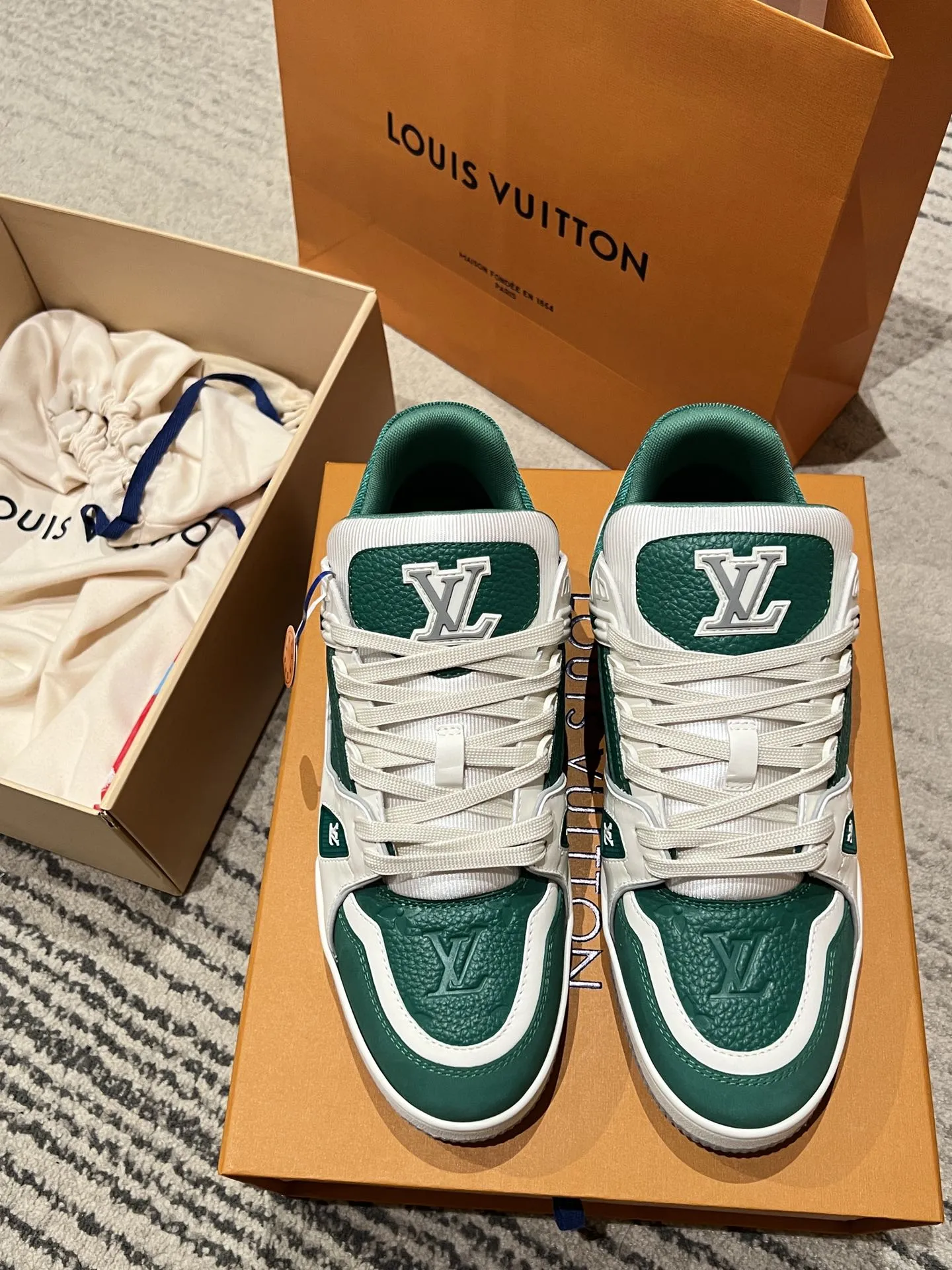 LOUIS VUITTON Кроссовки LV Trainer 