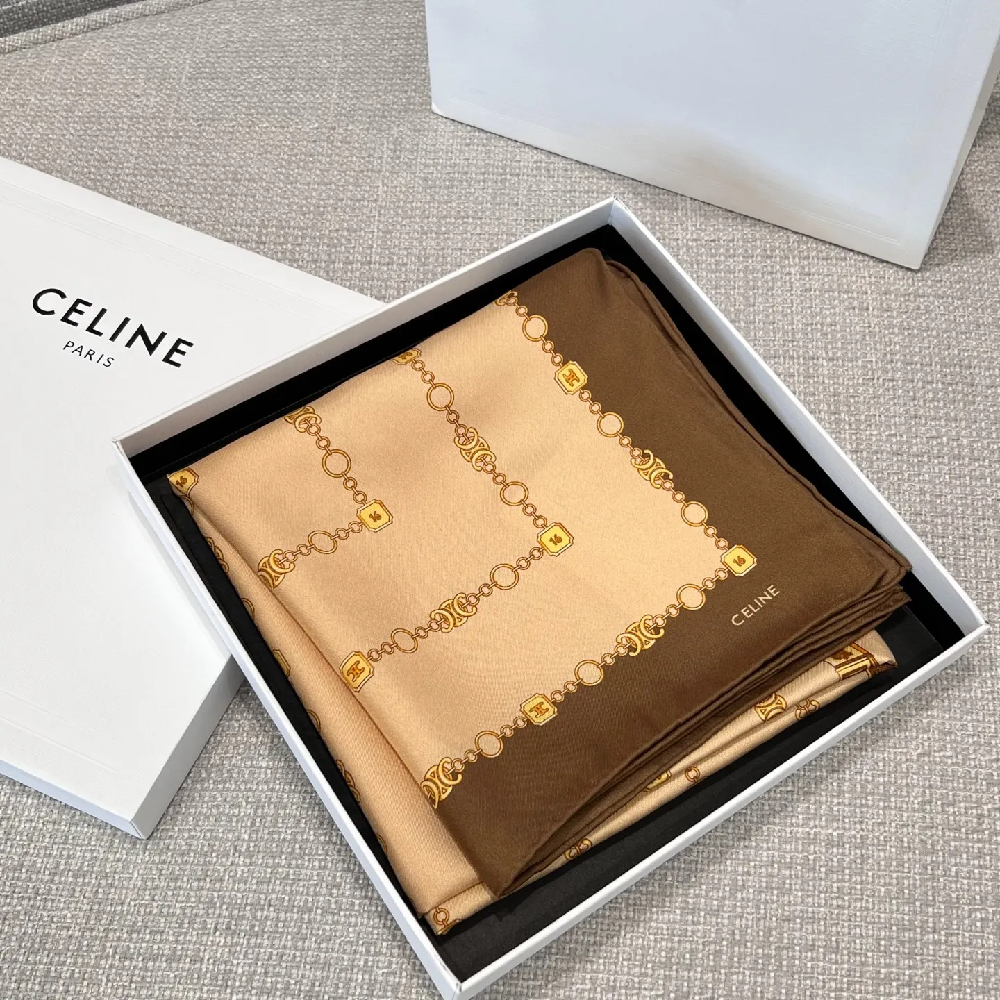 CELINE Женский платок шёлк CELINE Женский платок шёлк