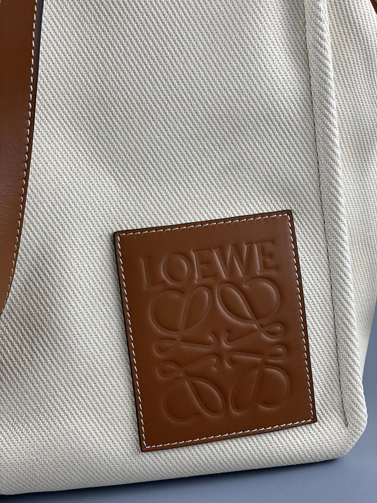 LOEWE Женская тканевая сумка тоут LOEWE Женская тканевая сумка тоут