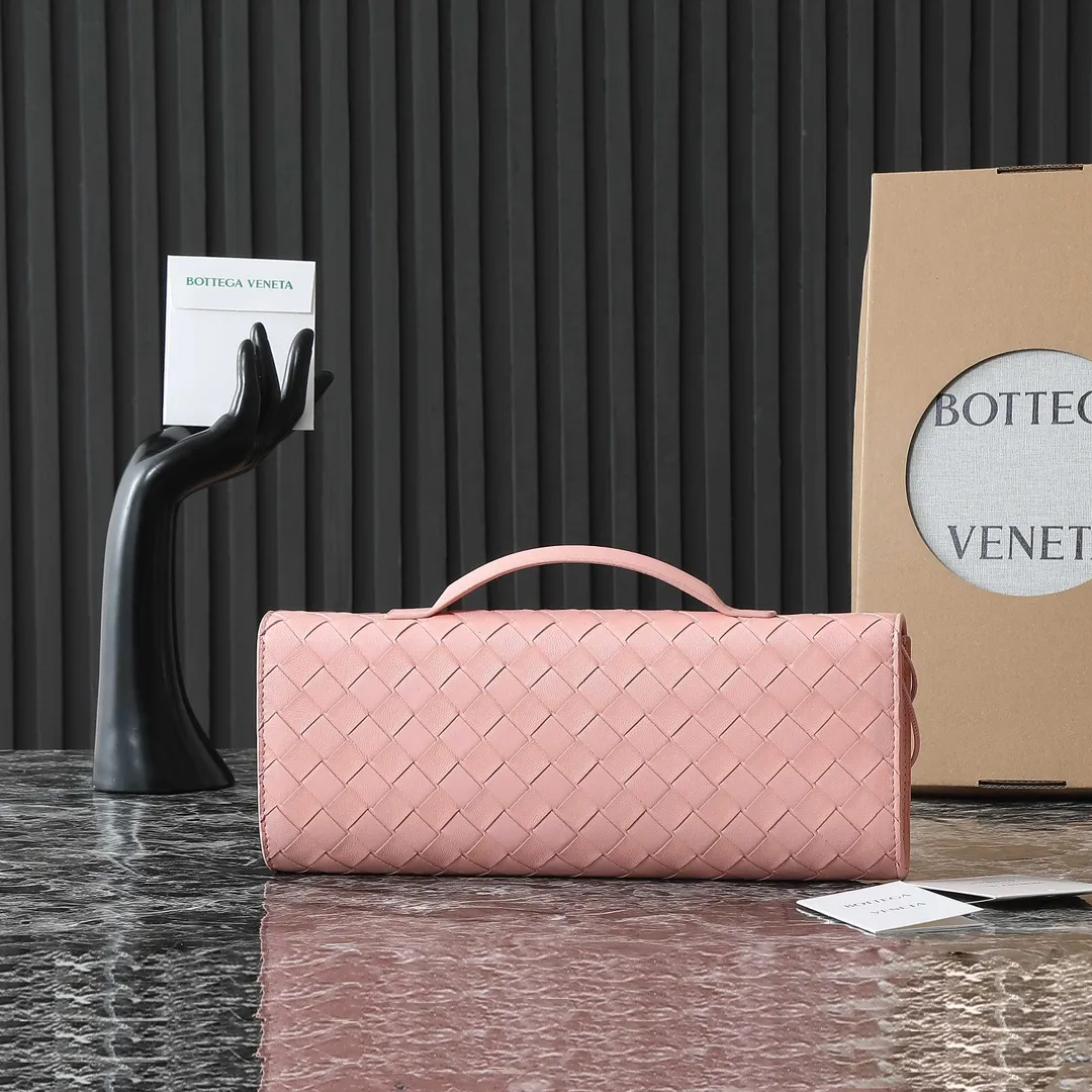 BOTTEGA VENETA Женский клатч Andiamo кожа Intrecciato