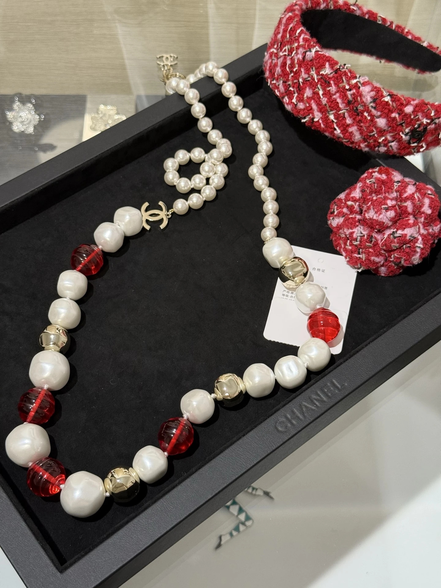 CHANEL Женское длинное колье с жемчужными элементами