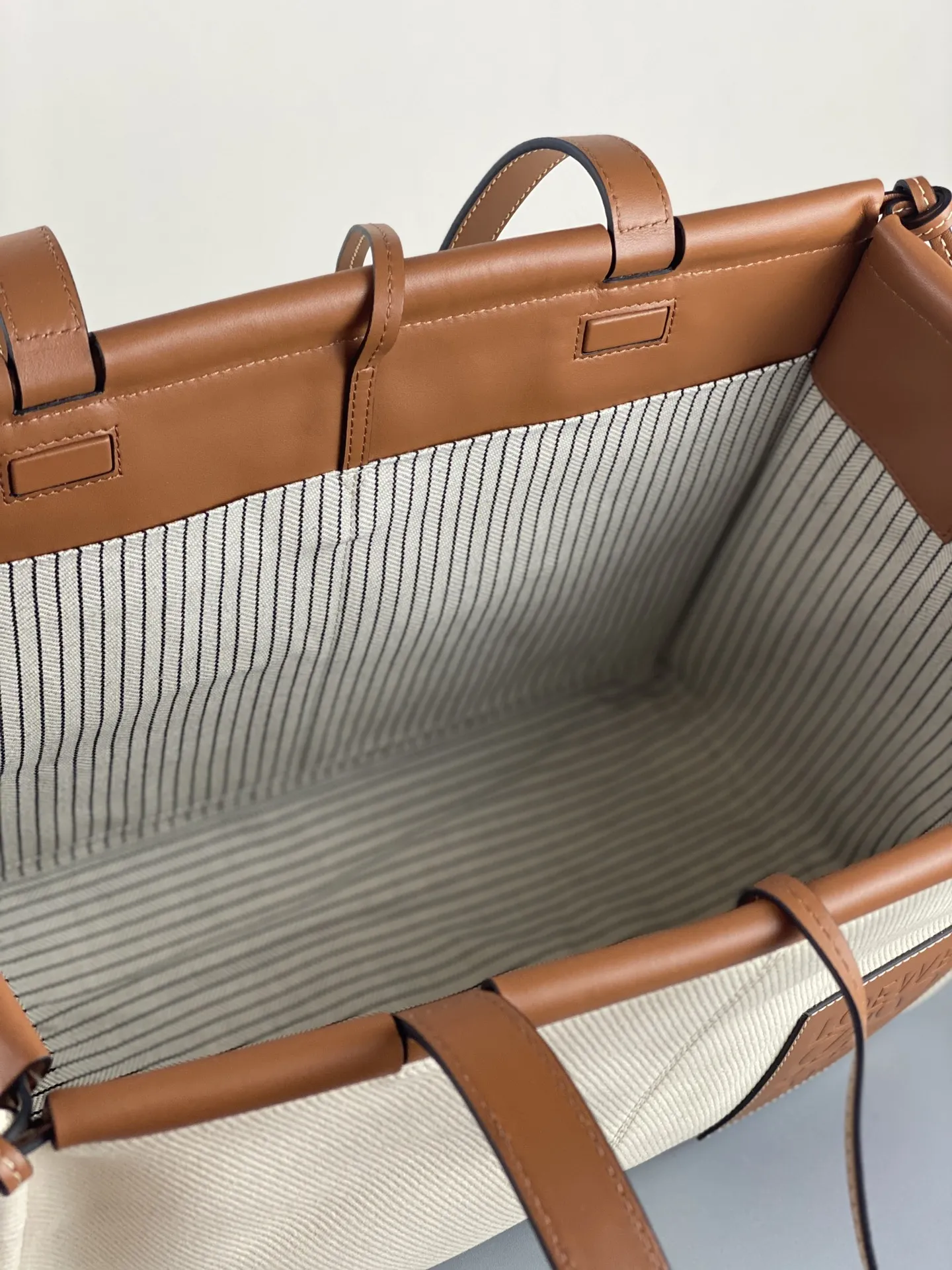 LOEWE Женская тканевая сумка тоут LOEWE Женская тканевая сумка тоут