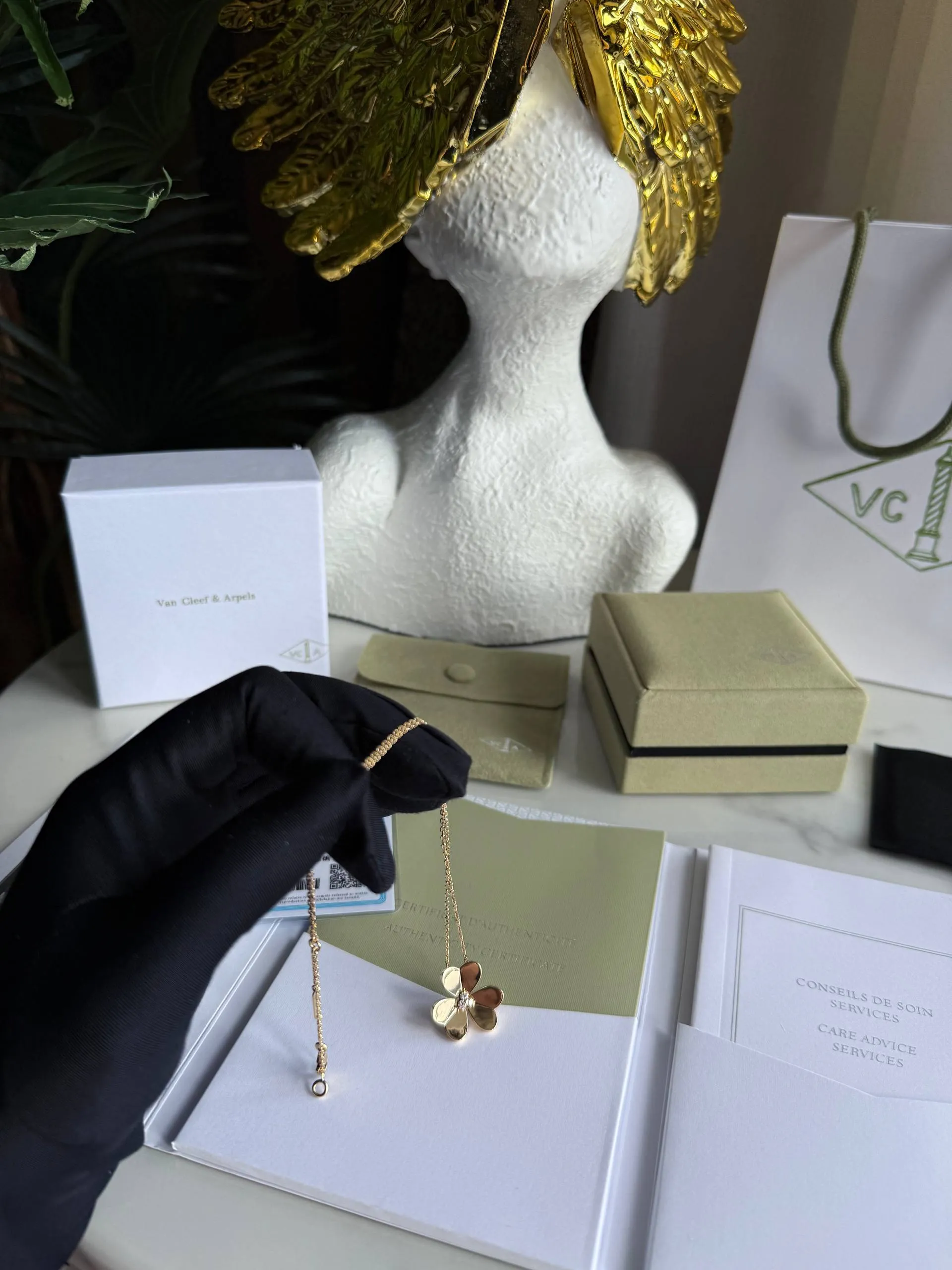 Van Cleef & Arpels Колье Frivole жёлтое золото и бриллианты Van Cleef & Arpels Колье Frivole жёлтое золото и бриллианты