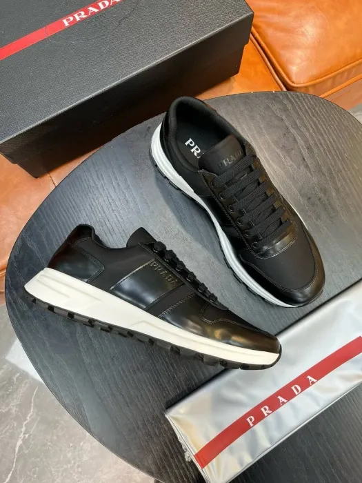 PRADA Мужские кроссовки