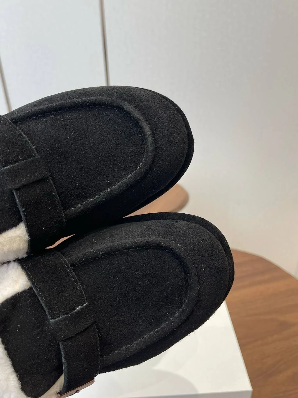 THE ROW Женские лоферы с пушистой внутренней отделкой