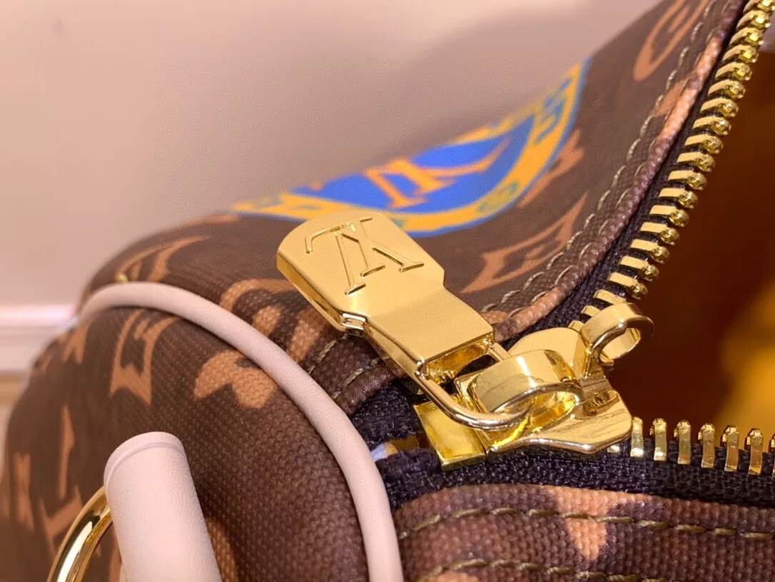 LOUIS VUITTON Дорожная сумка LOUIS VUITTON Дорожная сумка