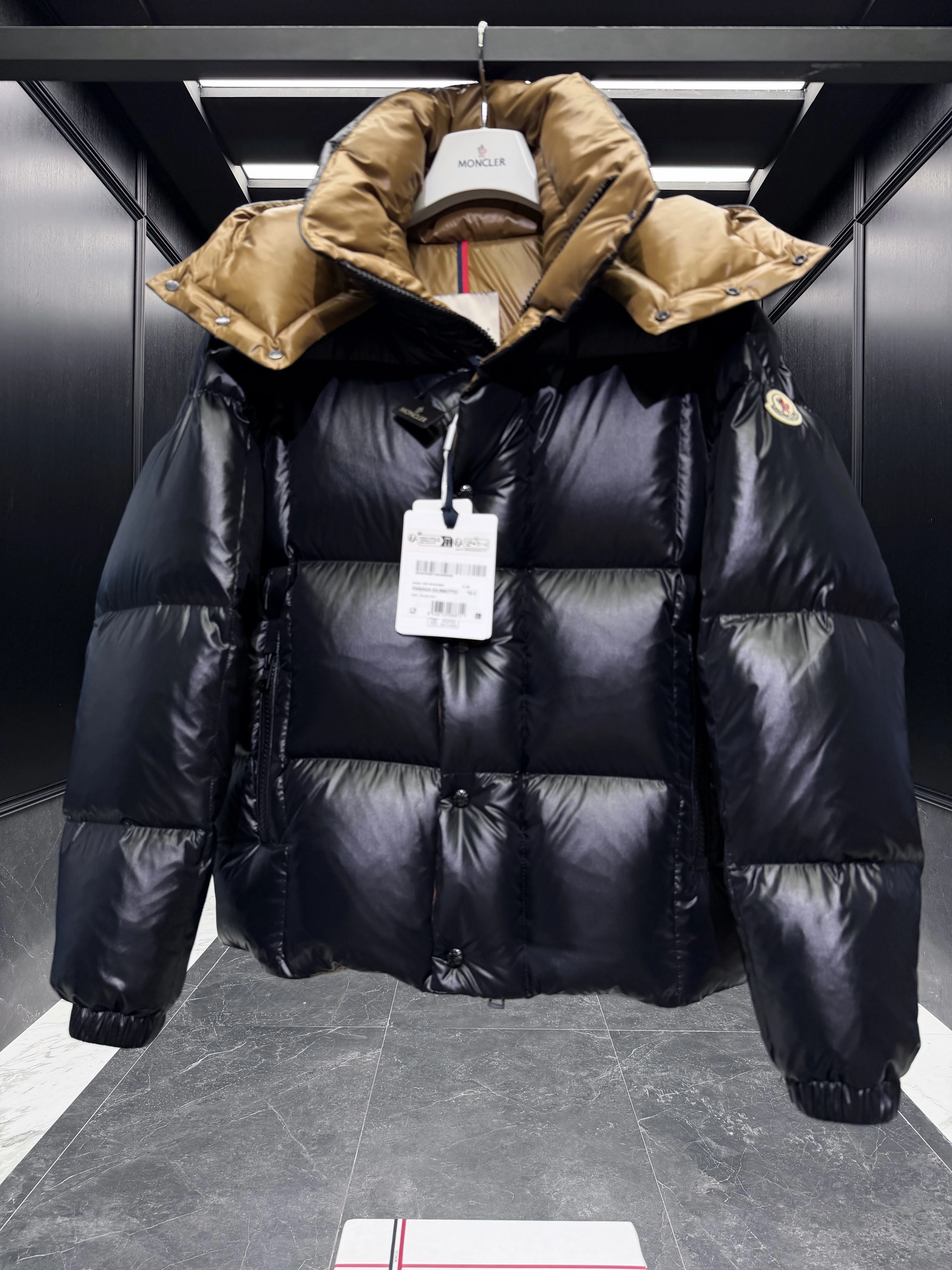 MONCLER Мужской пуховик Parana MONCLER Мужской пуховик Parana