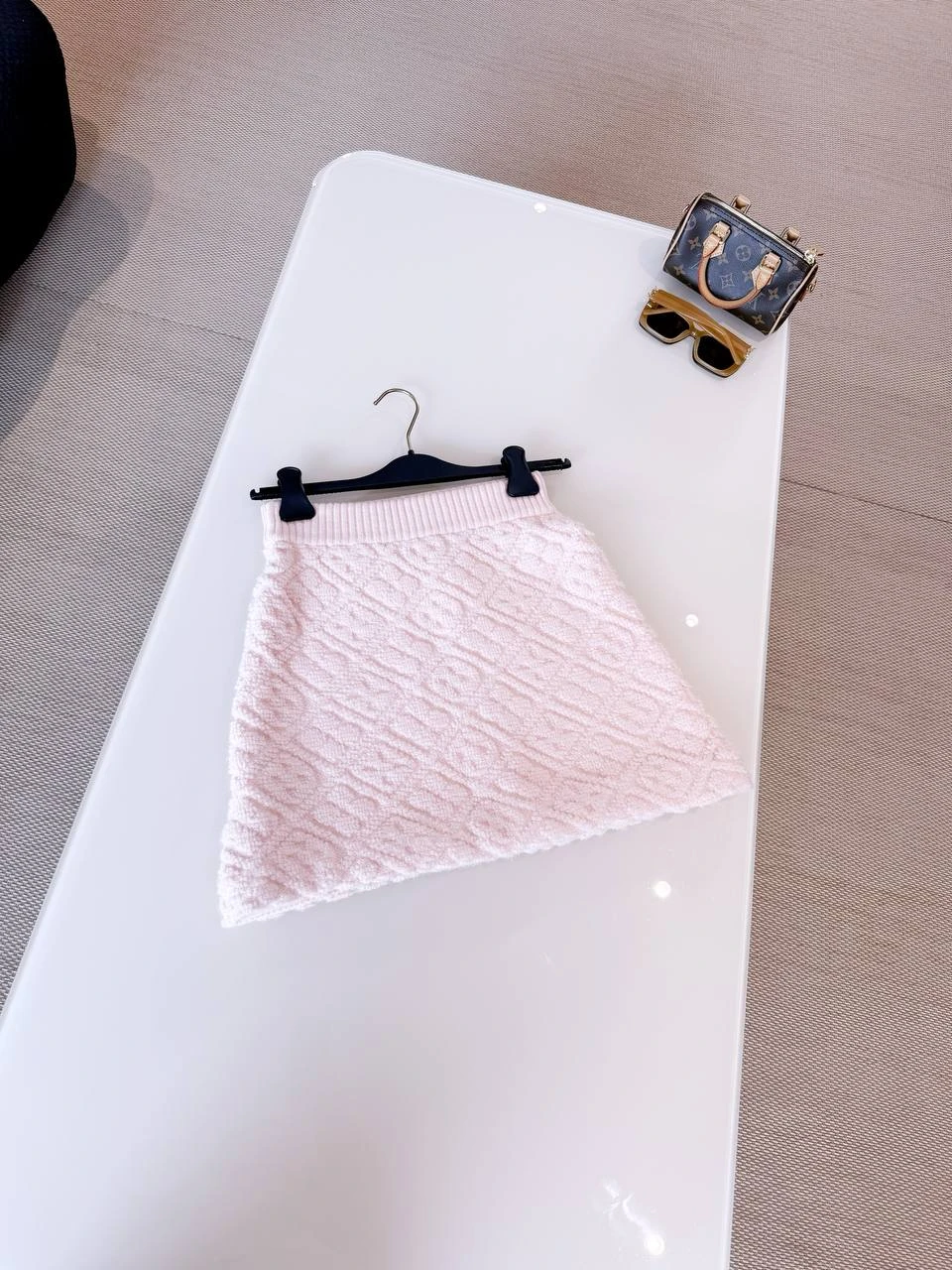 LOUIS VUITTON Женская юбка  LOUIS VUITTON Женская юбка