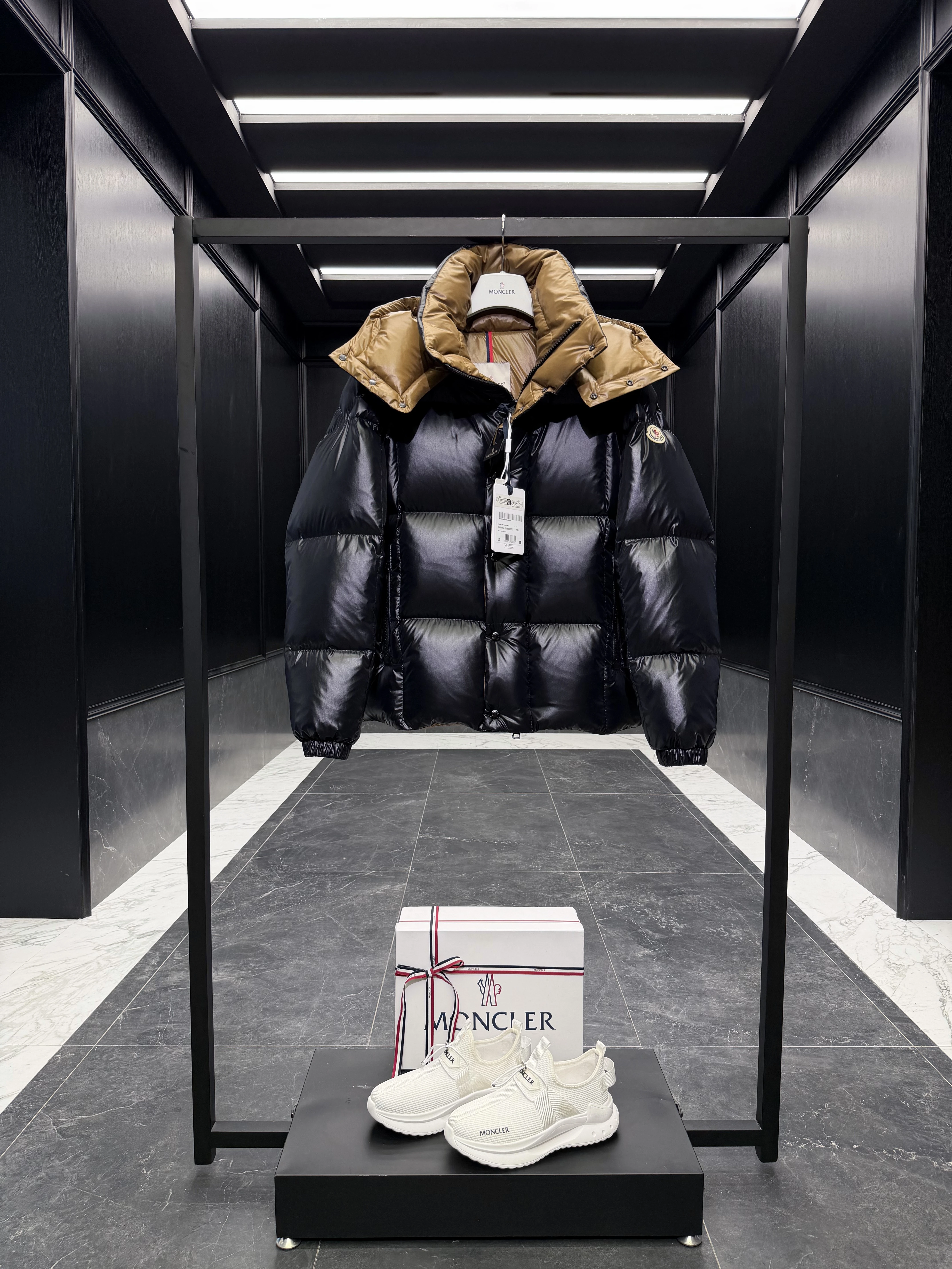 MONCLER Мужской пуховик Parana MONCLER Мужской пуховик Parana