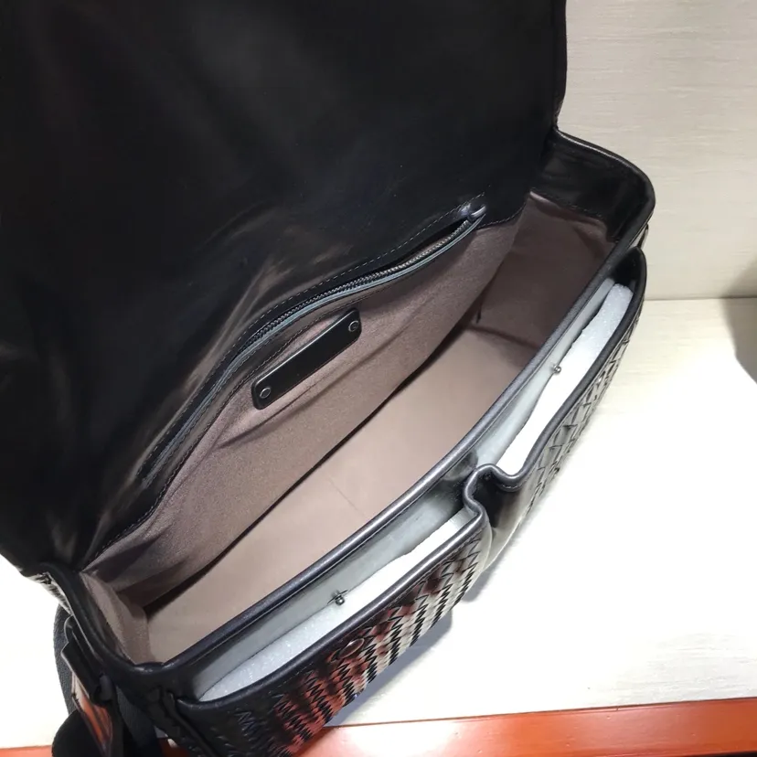 BOTTEGA VENETA Мужской Портфель с просторным внутренним отделением BOTTEGA VENETA Мужской Портфель с просторным внутренним отделением