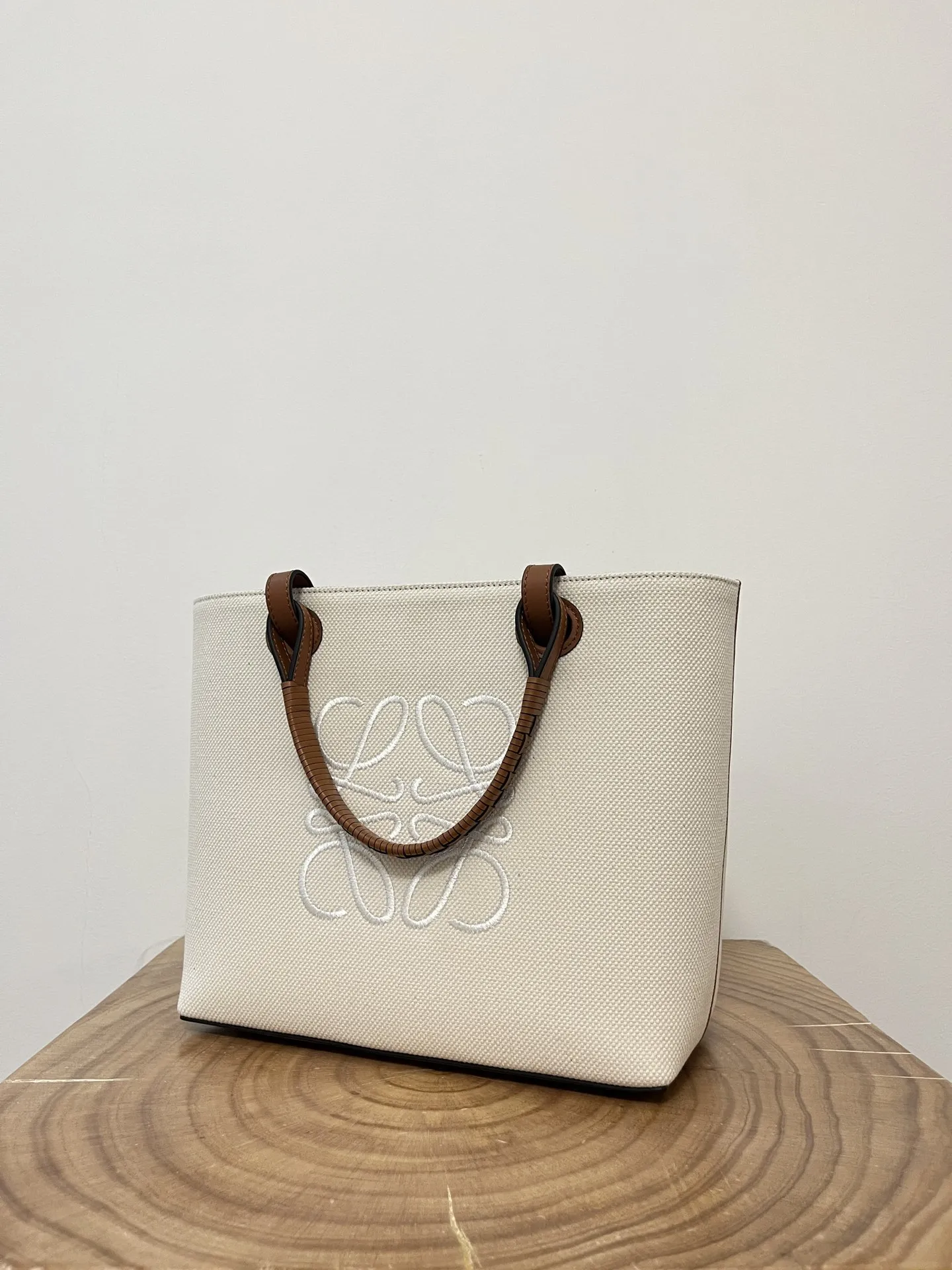 LOEWE Женская сумка Anagram Tote LOEWE Женская сумка Anagram Tote