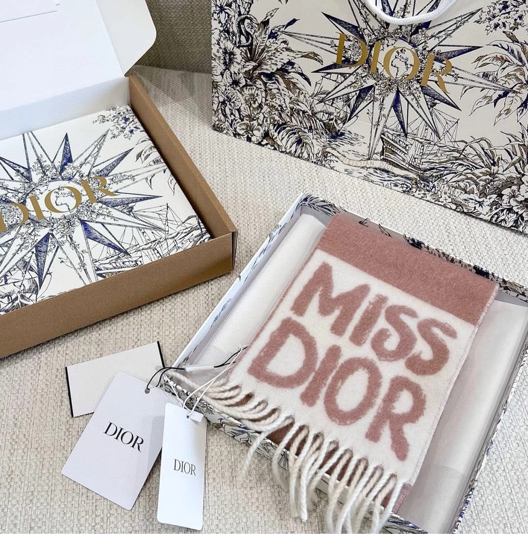 CHRISTIAN DIOR Женский шарф из кашемира CHRISTIAN DIOR Женский шарф из кашемира