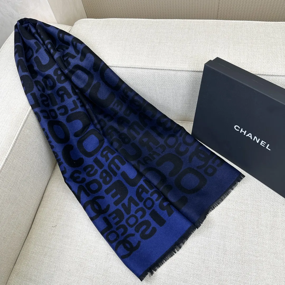 CHANEL Женский шарф из шерсти