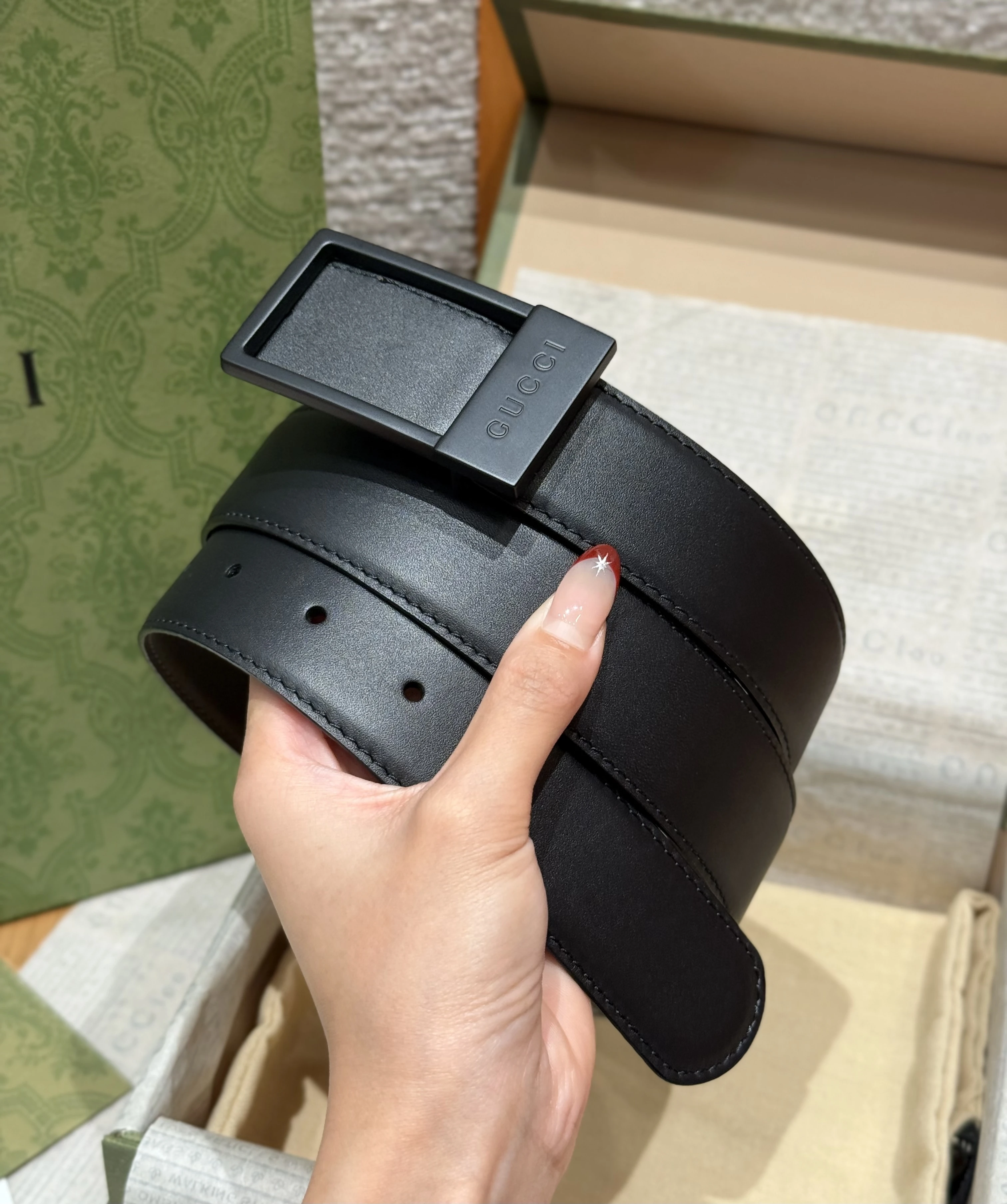 GUCCI Мужской ремень с повторяющимся узором GG