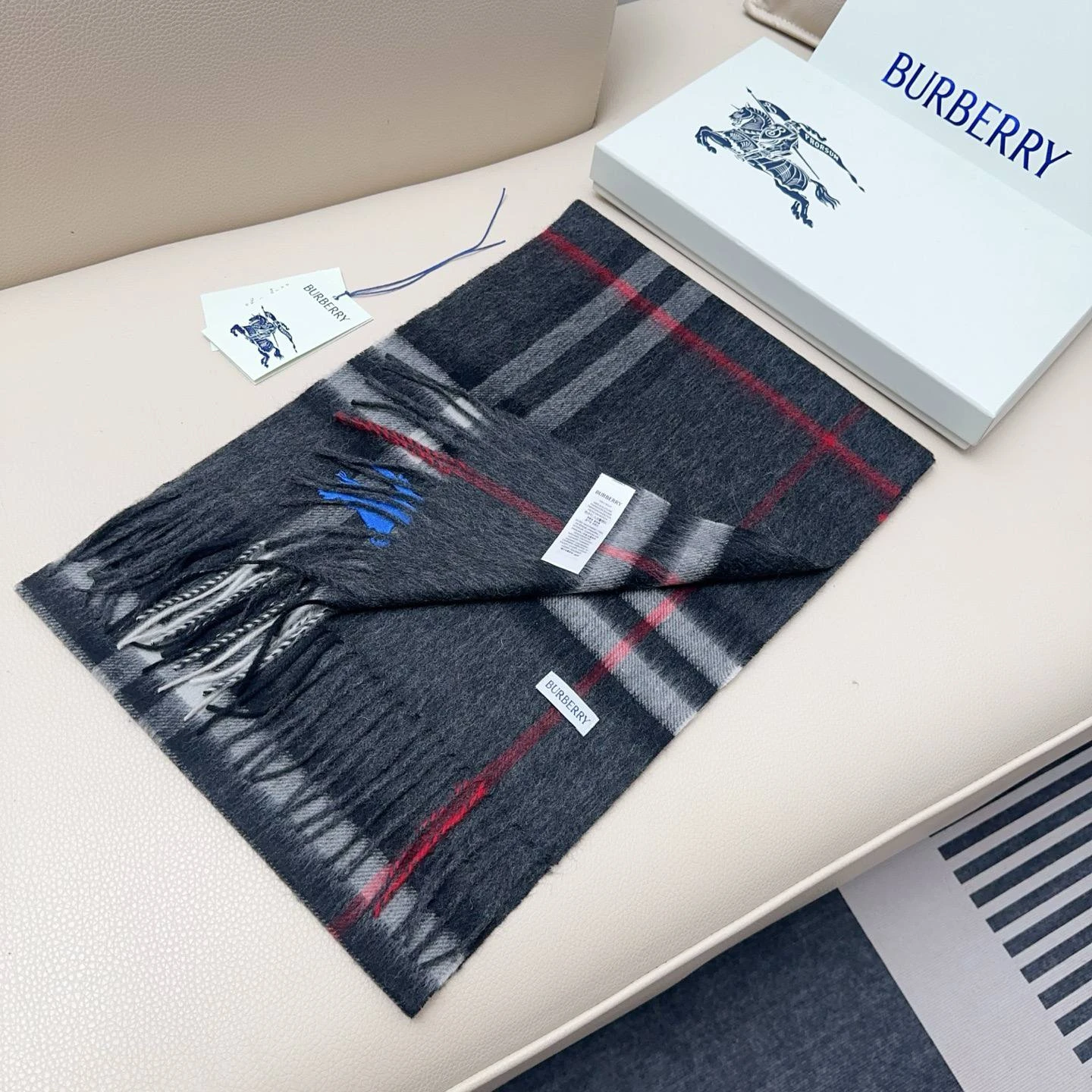 BURBERRY Мужской шарф из овечьей шерсти BURBERRY Мужской шарф из овечьей шерсти