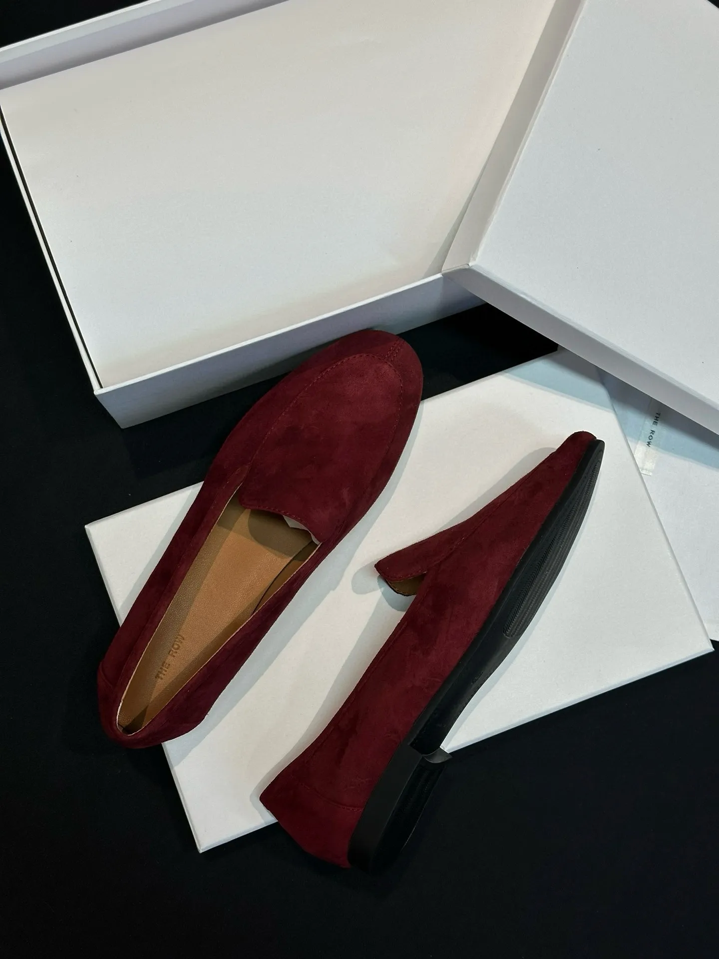 THE ROW Женские мокасины из замши THE ROW Женские мокасины из замши