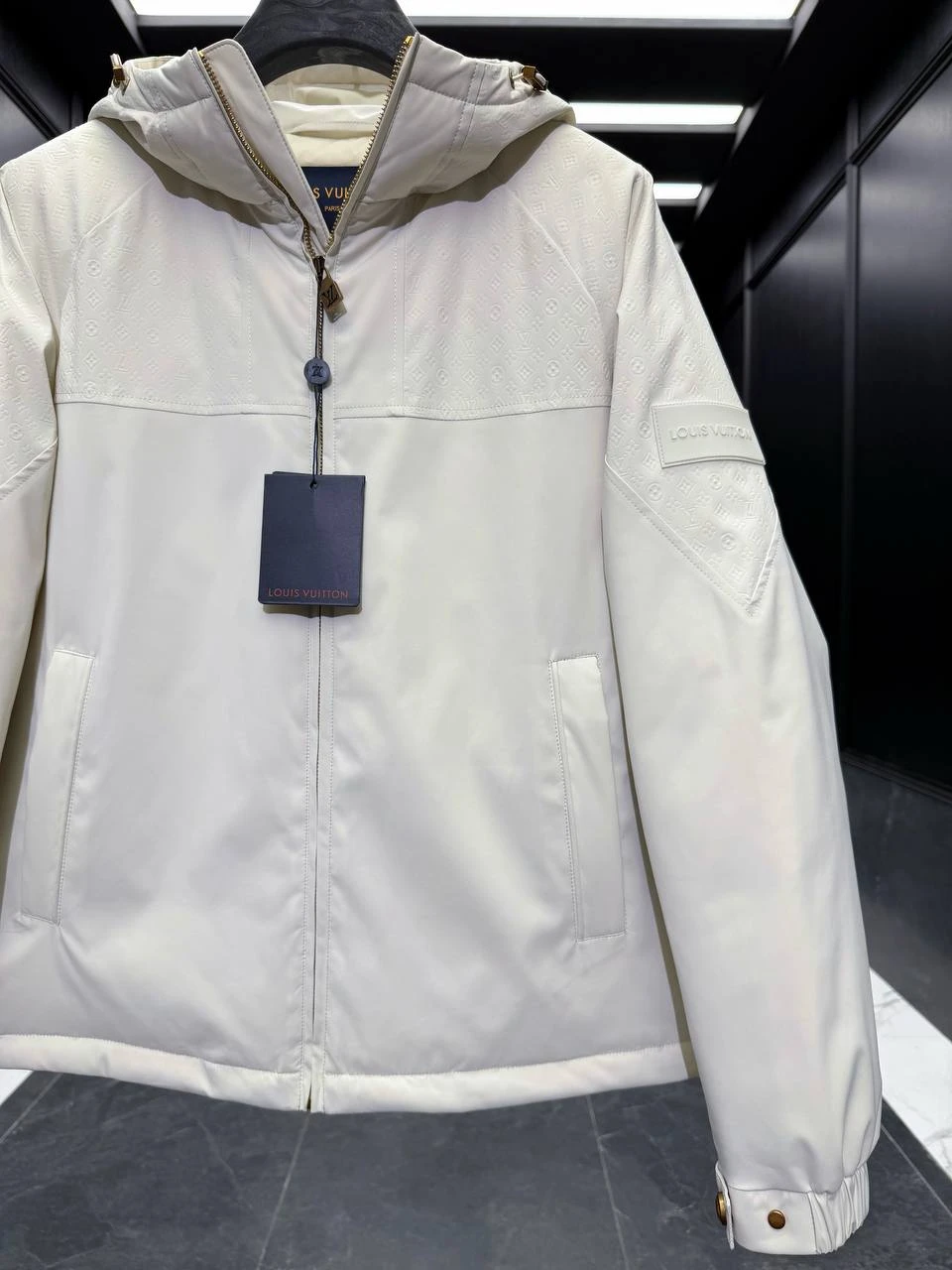 LOUIS VUITTON Мужкое пуховик LOUIS VUITTON Мужкое пуховик