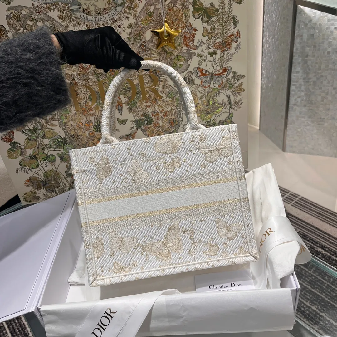 Dior ブックトート Butterfly Around The World imgrc0102537827.jpg