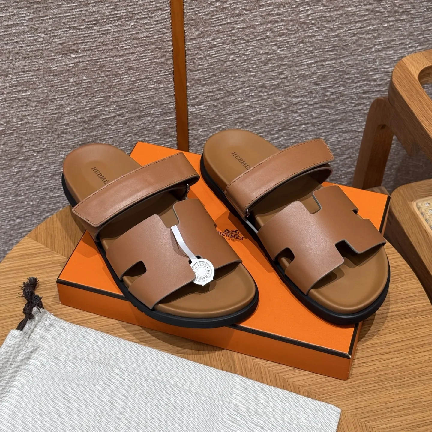 HERMES Мужские сандалии Chypre из овчины