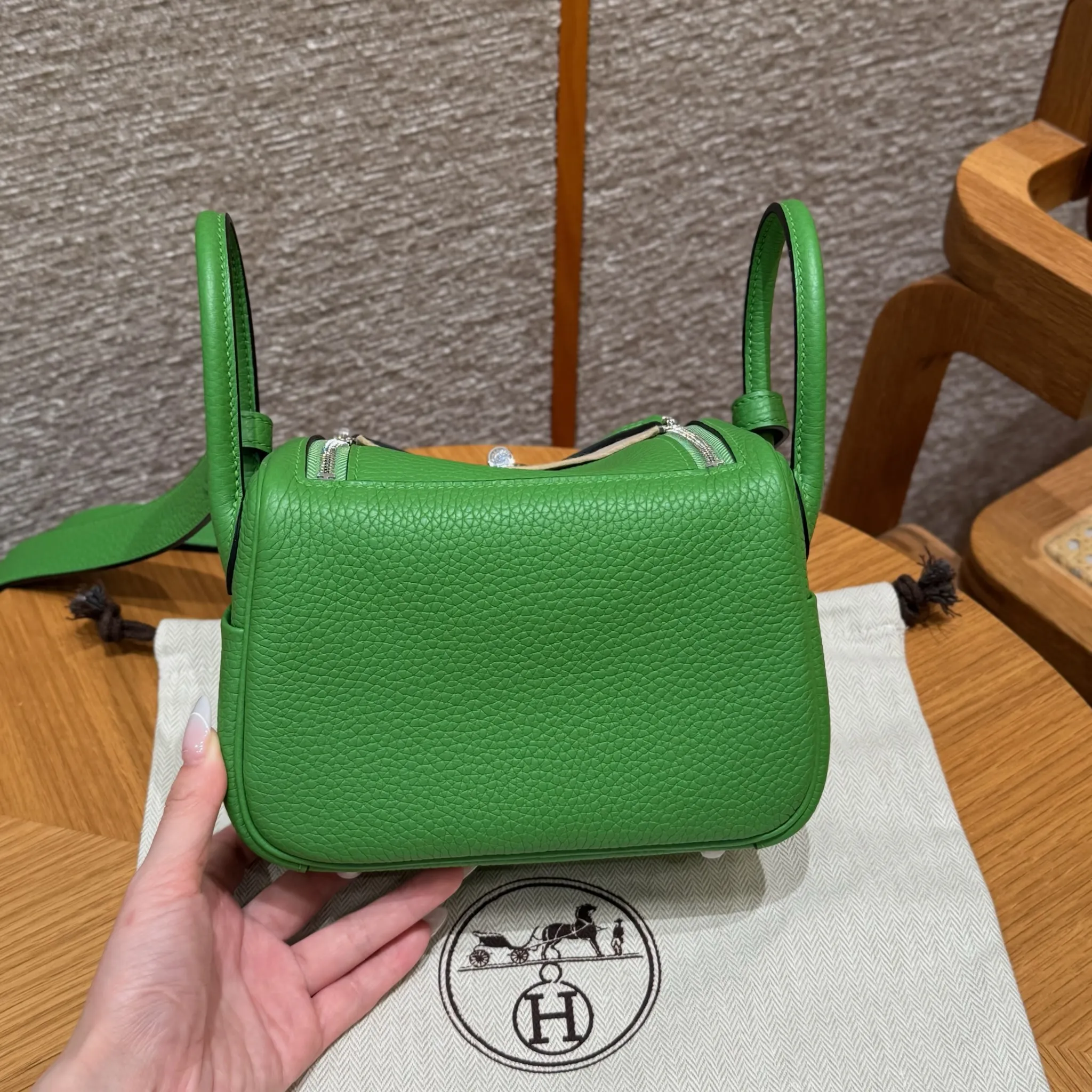 HERMES Женская сумка Lindy 19 см A8 Clemence HERMES Женская сумка Lindy 19 см A8 Clemence