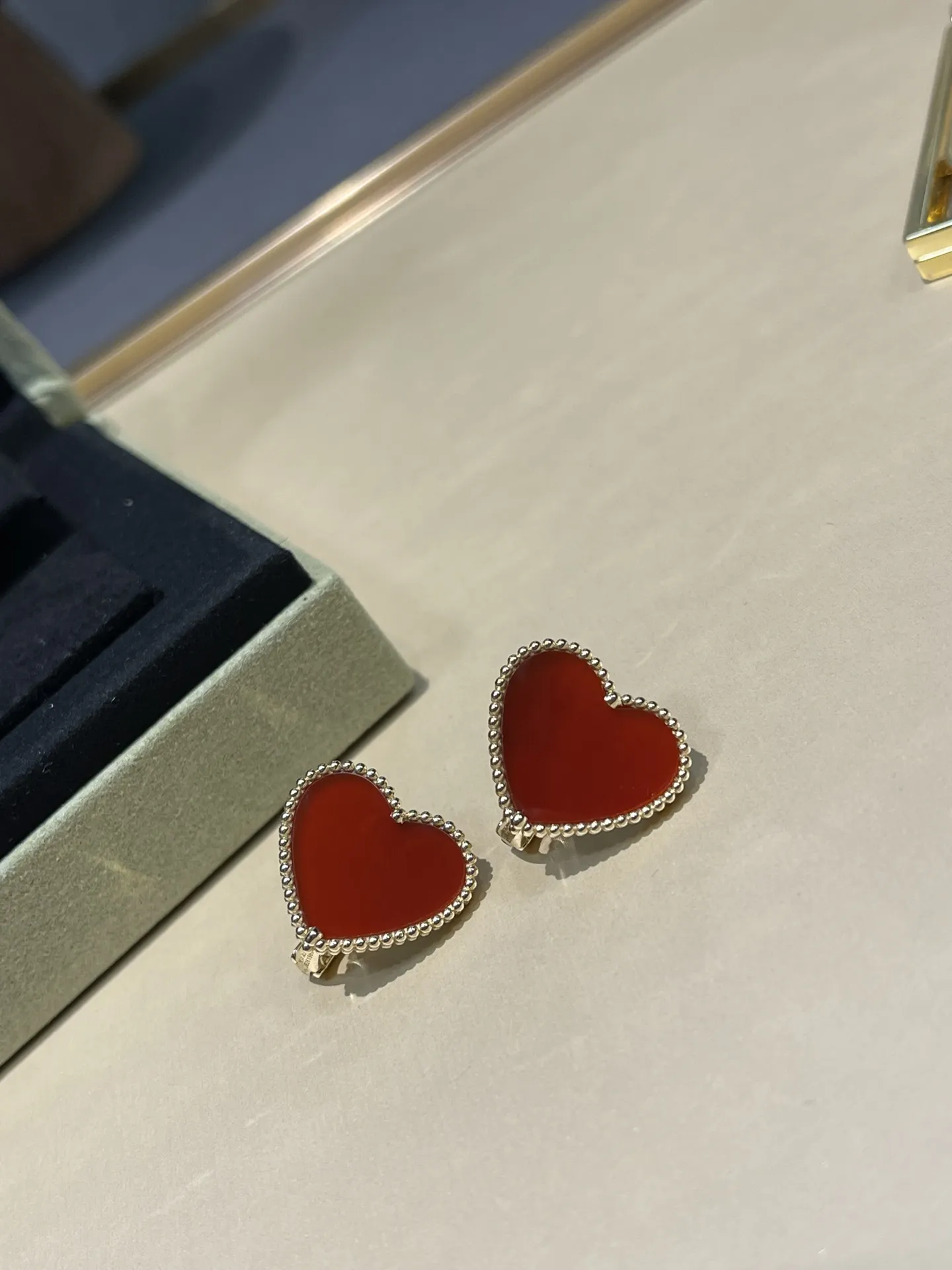 Van Cleef & Arpels Серьги с сердоликом Van Cleef & Arpels Серьги с сердоликом