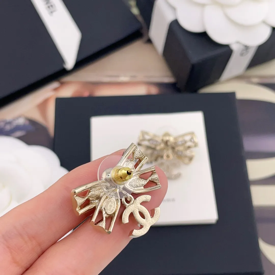 CHANEL Женские серьги с бантиком CHANEL Женские серьги с бантиком