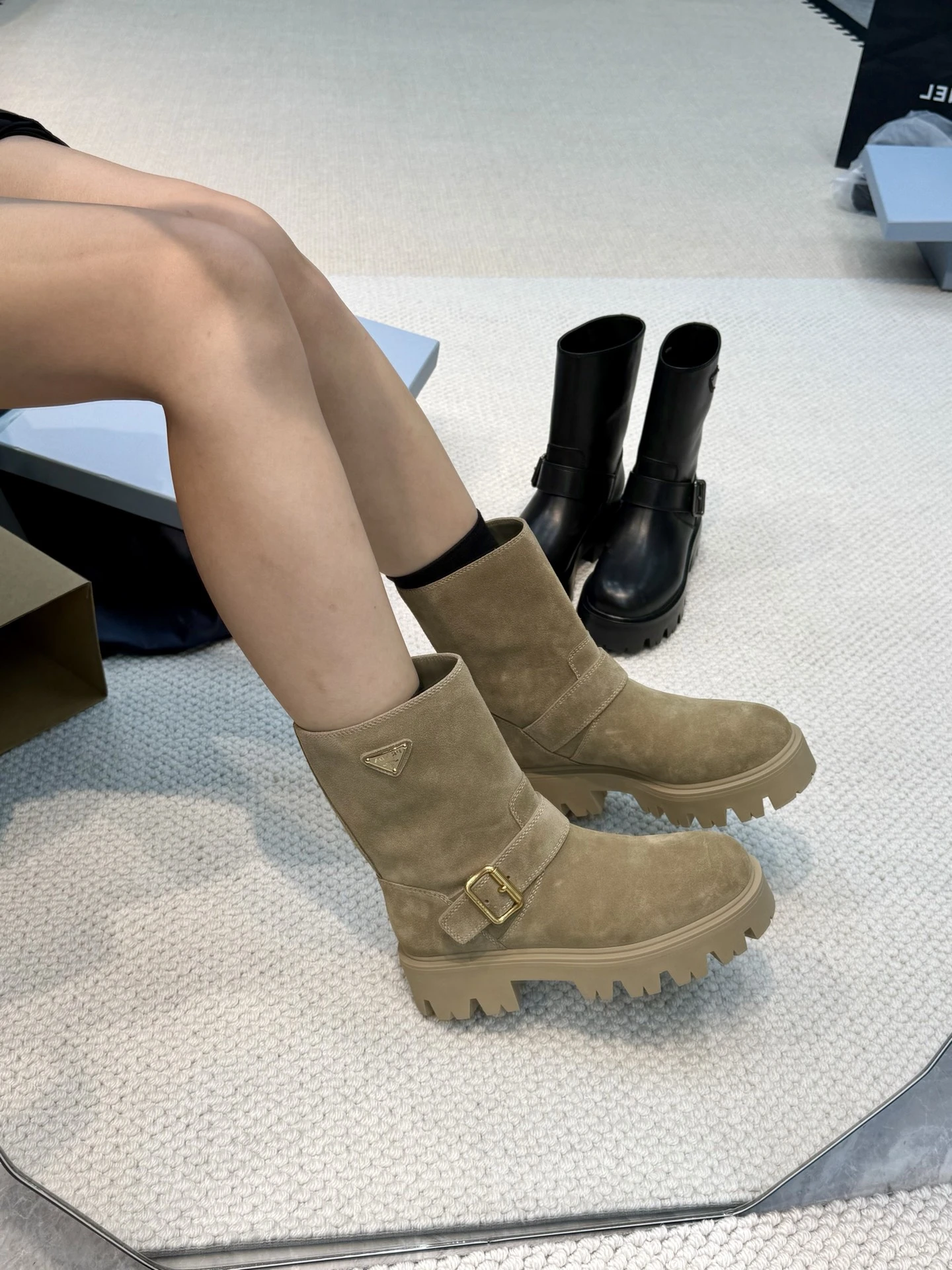 PRADA Женские сапоги из коровьей кожи PRADA Женские сапоги из коровьей кожи