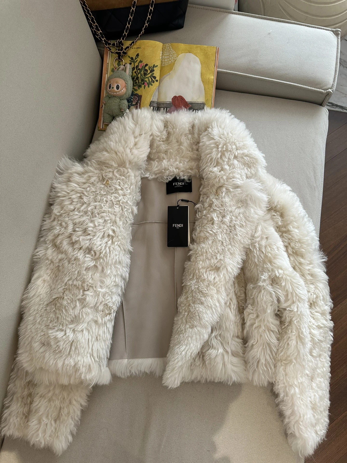 FENDI Женская шуба из овчины FENDI Женская шуба из овчины