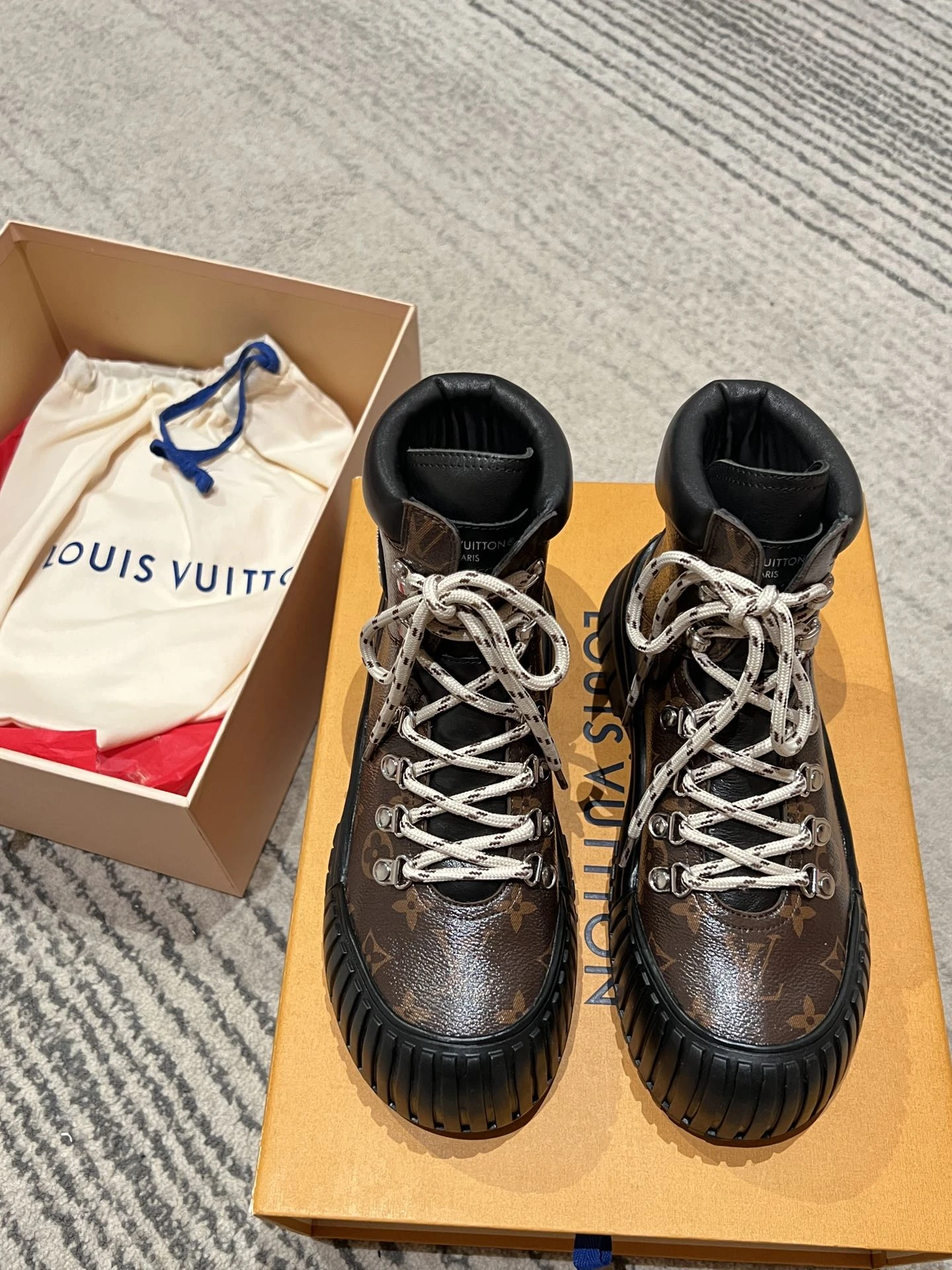 LOUIS VUITTON Женские ботинки Ruby LOUIS VUITTON Женские ботинки Ruby