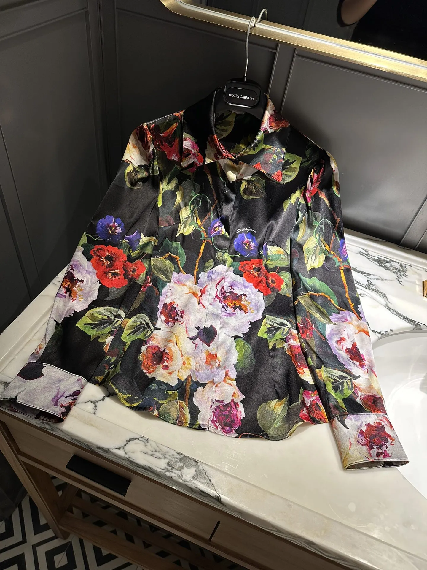 DOLCE & GABBANA Женская блузка из шелкового атласа DOLCE & GABBANA Женская блузка из шелкового атласа