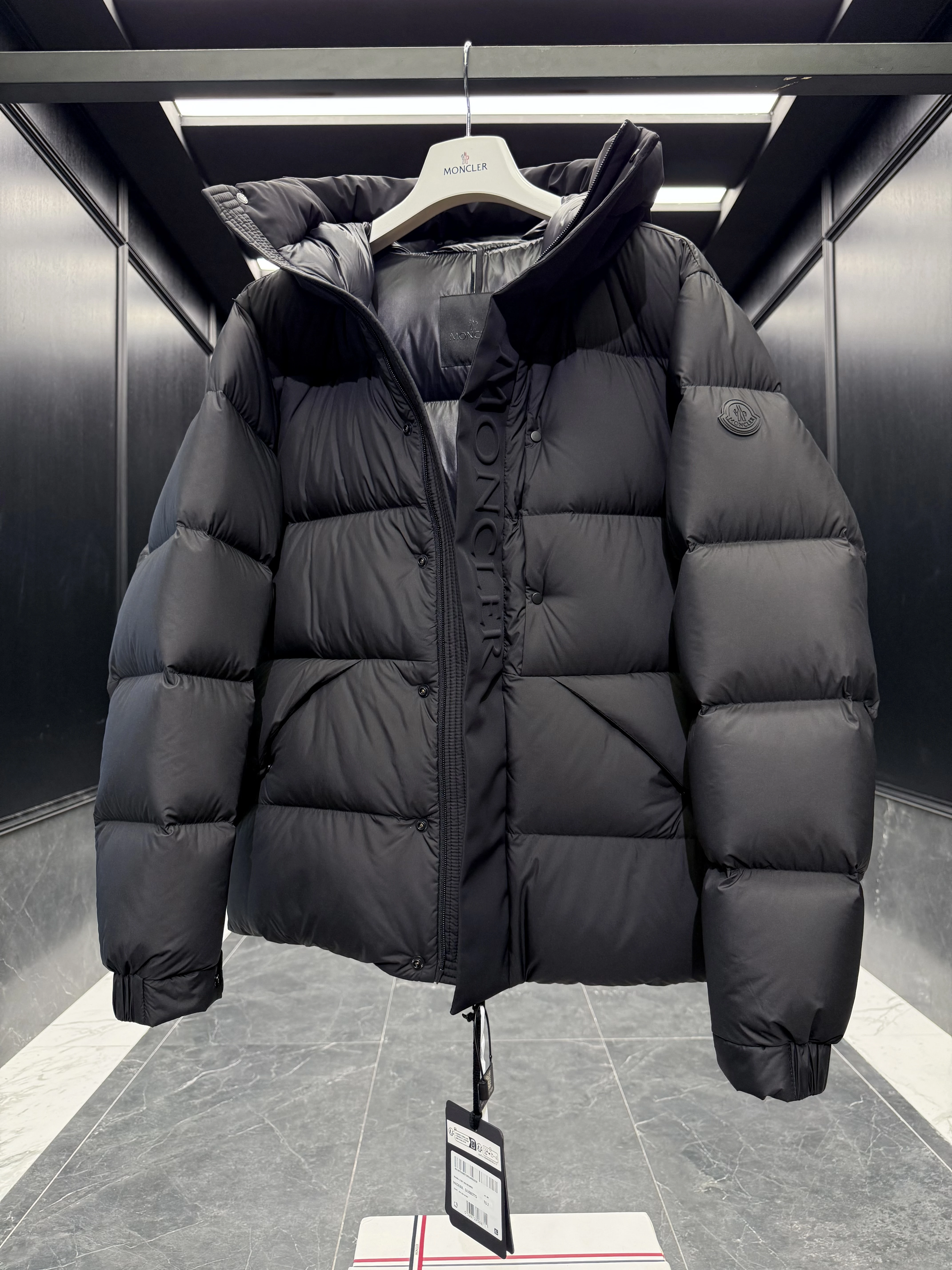 MONCLER Женский пуховик Madeira Black Warrior