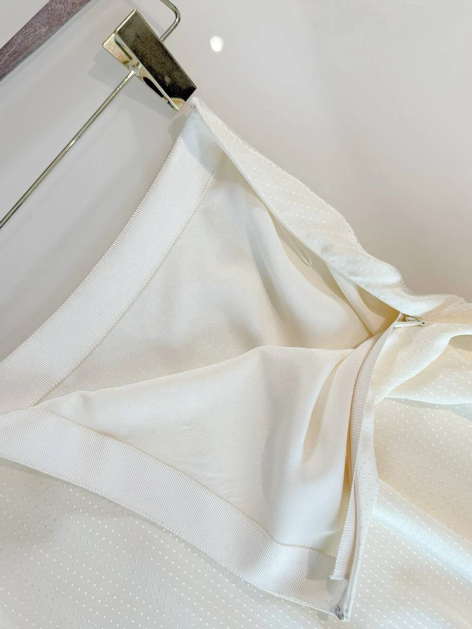 LORO PIANA Женская атласная юбка  LORO PIANA Женская атласная юбка