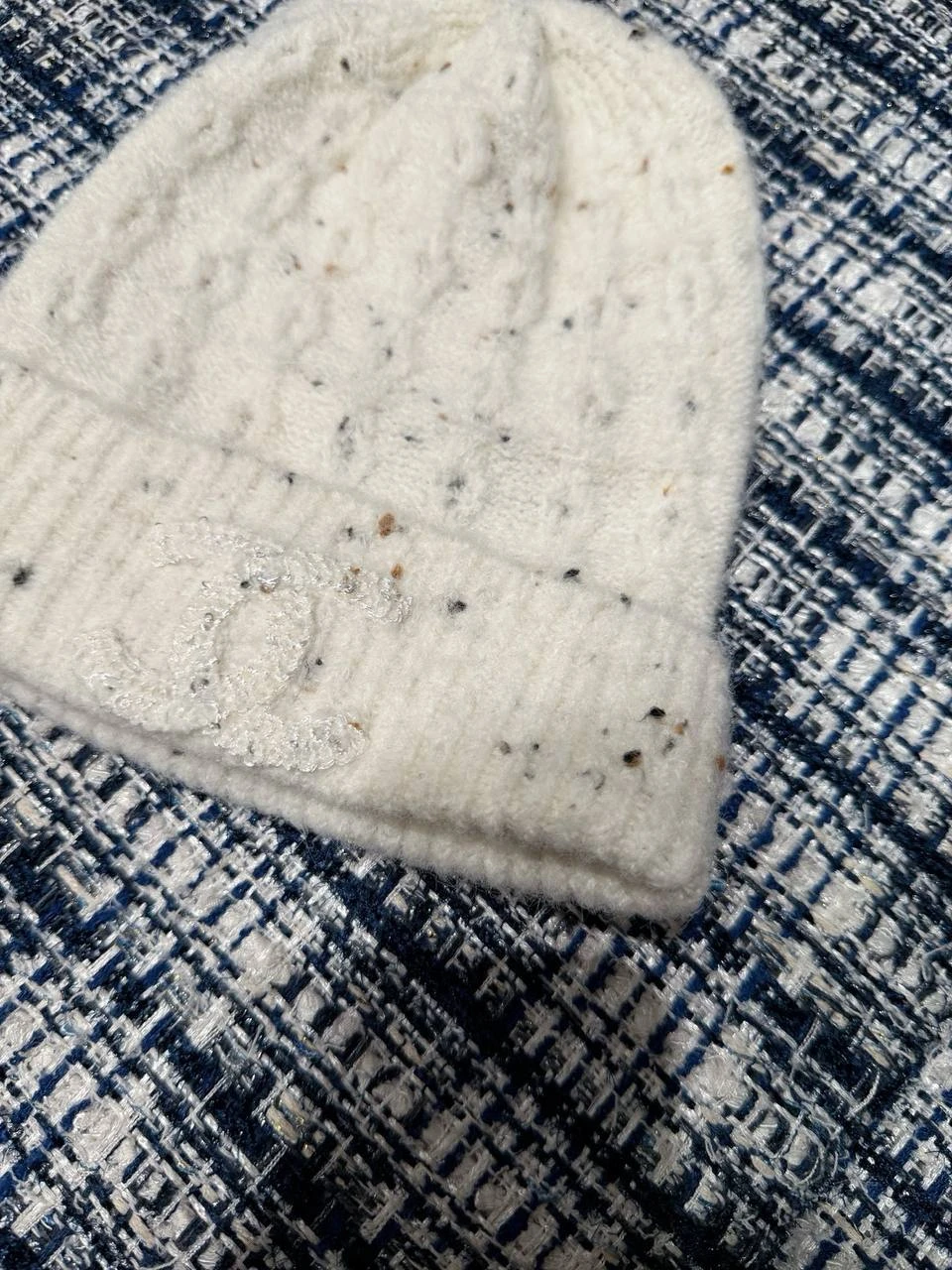 CHANEL Женская шапка  CHANEL Женская шапка