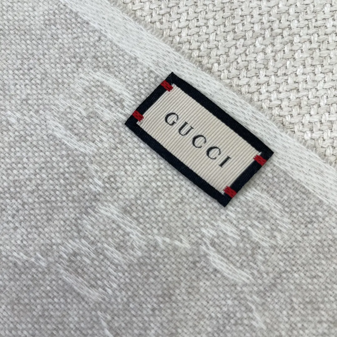 GUCCI Женский шарф из шерсти GUCCI Женский шарф из шерсти