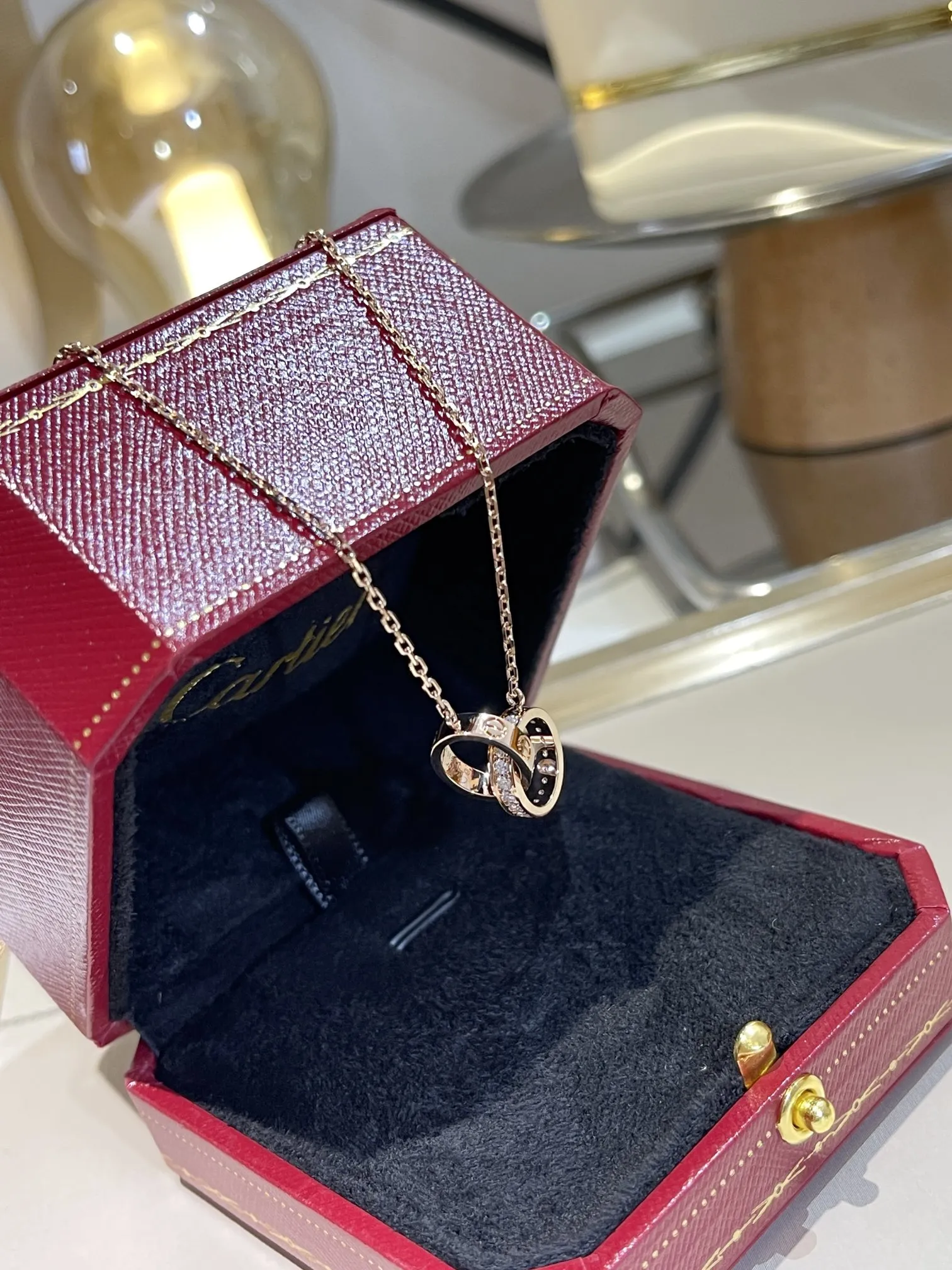 CARTIER Женское колье Love розовое золото и бриллианты CARTIER Женское колье Love розовое золото и бриллианты