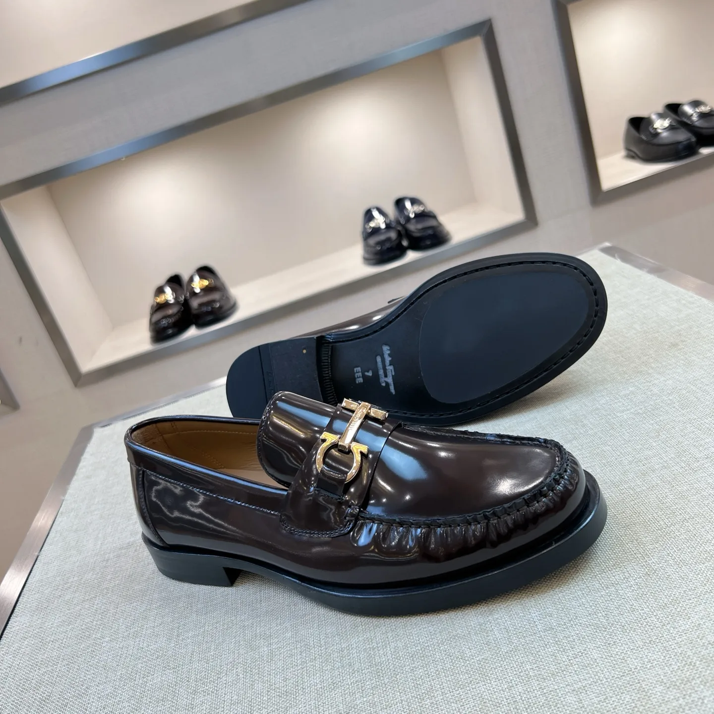 SALVATORE FERRAGAMO Мужские лоферы коровья кожа