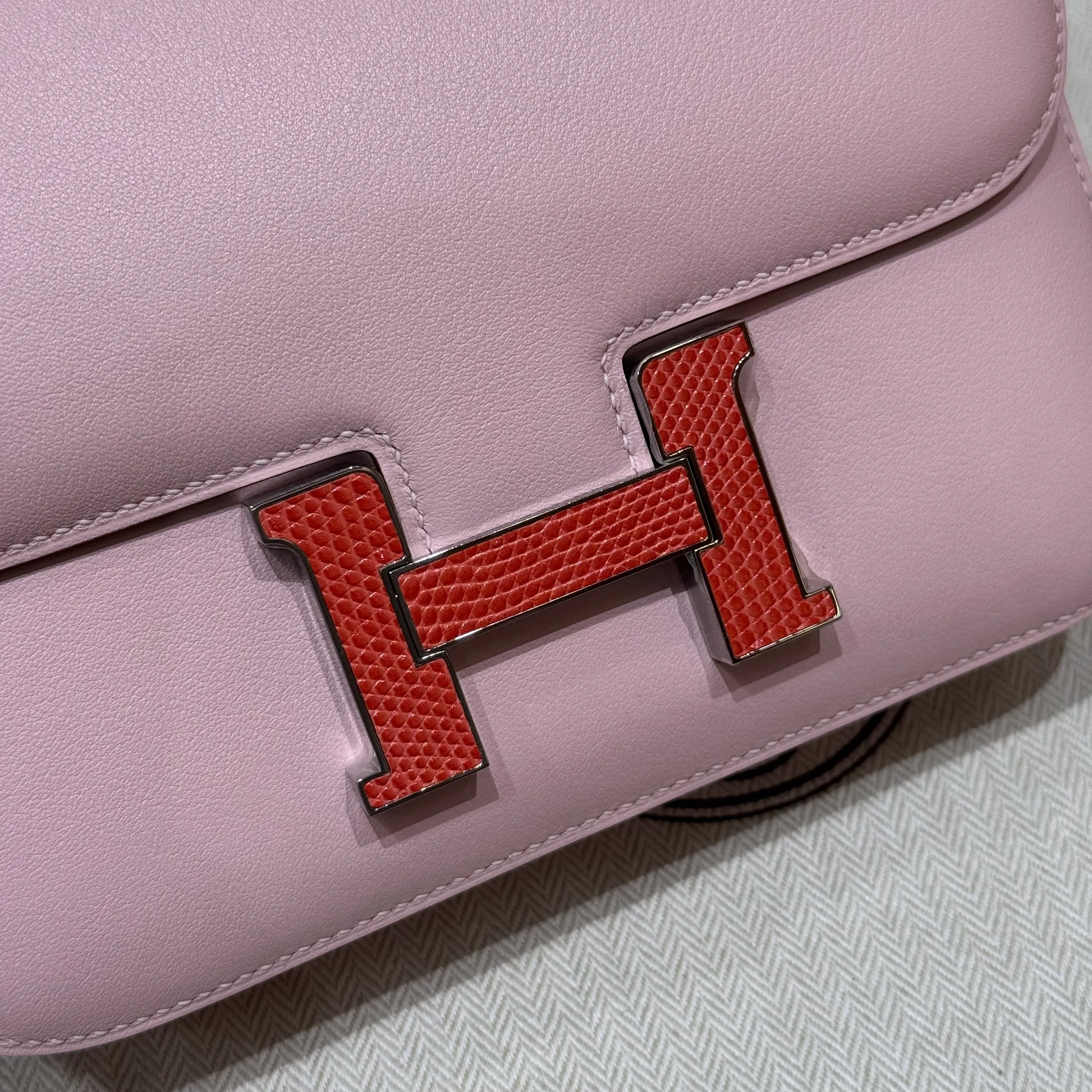 HERMES Женская сумка Constance 19 см 3Q Swift HERMES Женская сумка Constance 19 см 3Q Swift