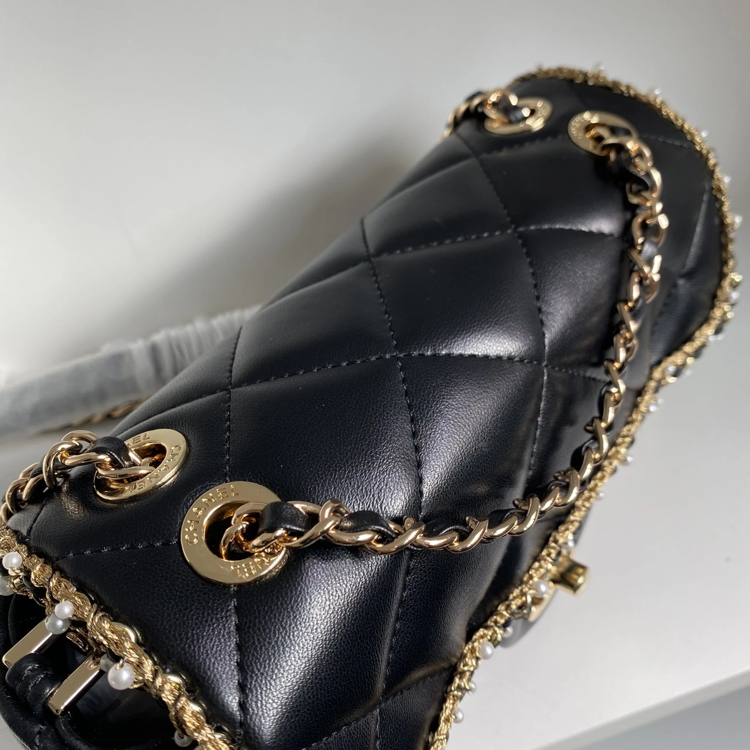 CHANEL Женская винтажная сумка из овчины CHANEL Женская винтажная сумка из овчины