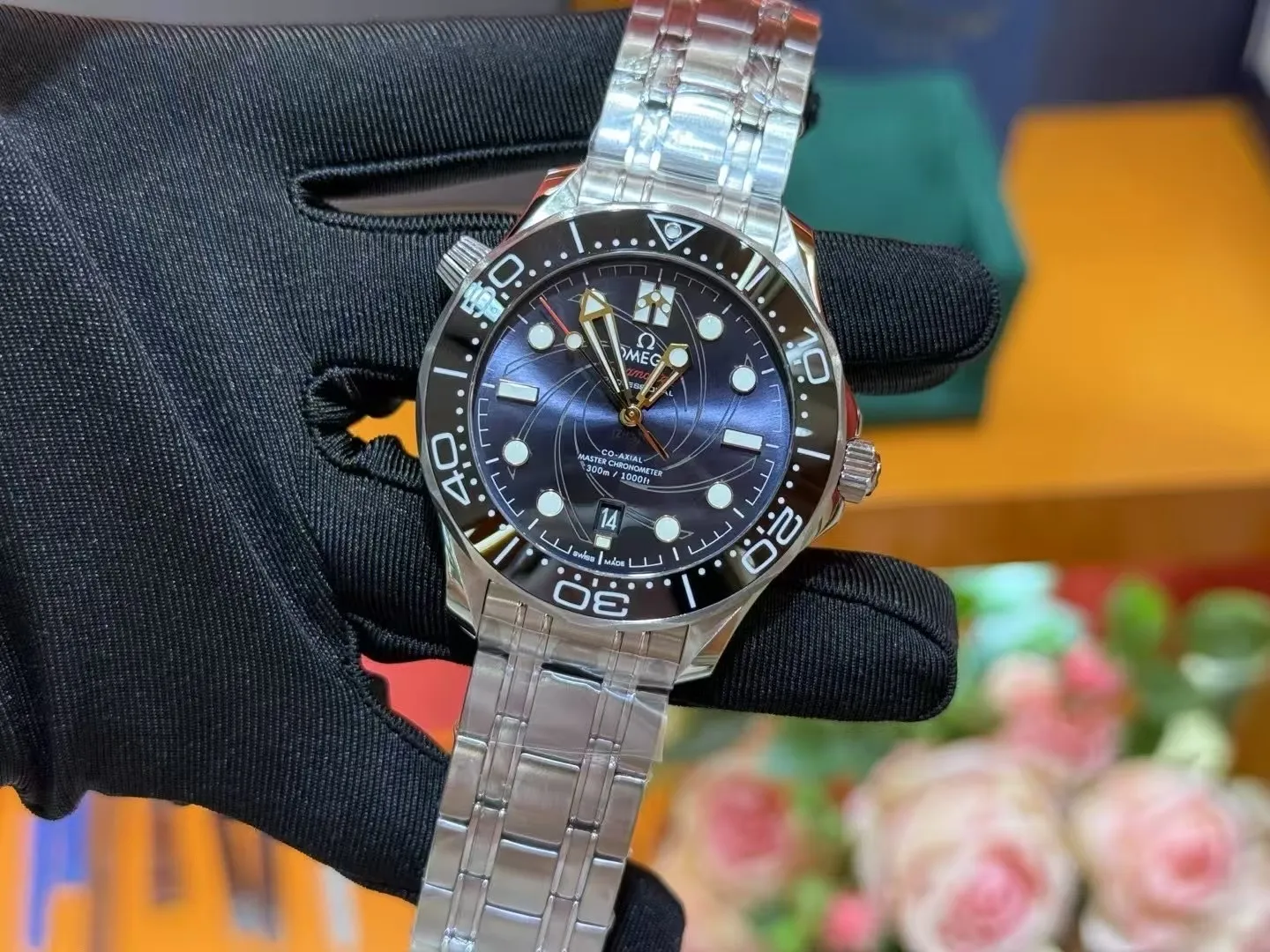 OMEGA Мужские часы Seamaster Diver 300 M James Bond OMEGA Мужские часы Seamaster Diver 300 M James Bond