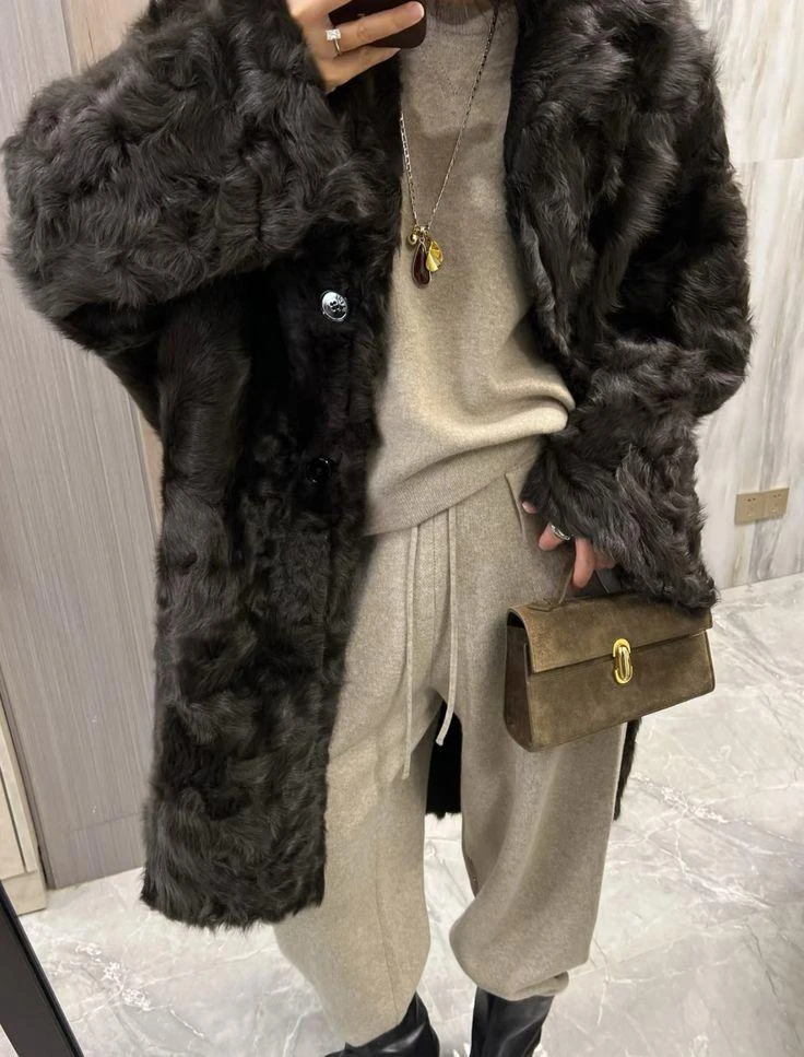 BRUNELLO CUCINELLI Женская шуба из меха лисы  BRUNELLO CUCINELLI Женская шуба из меха лисы