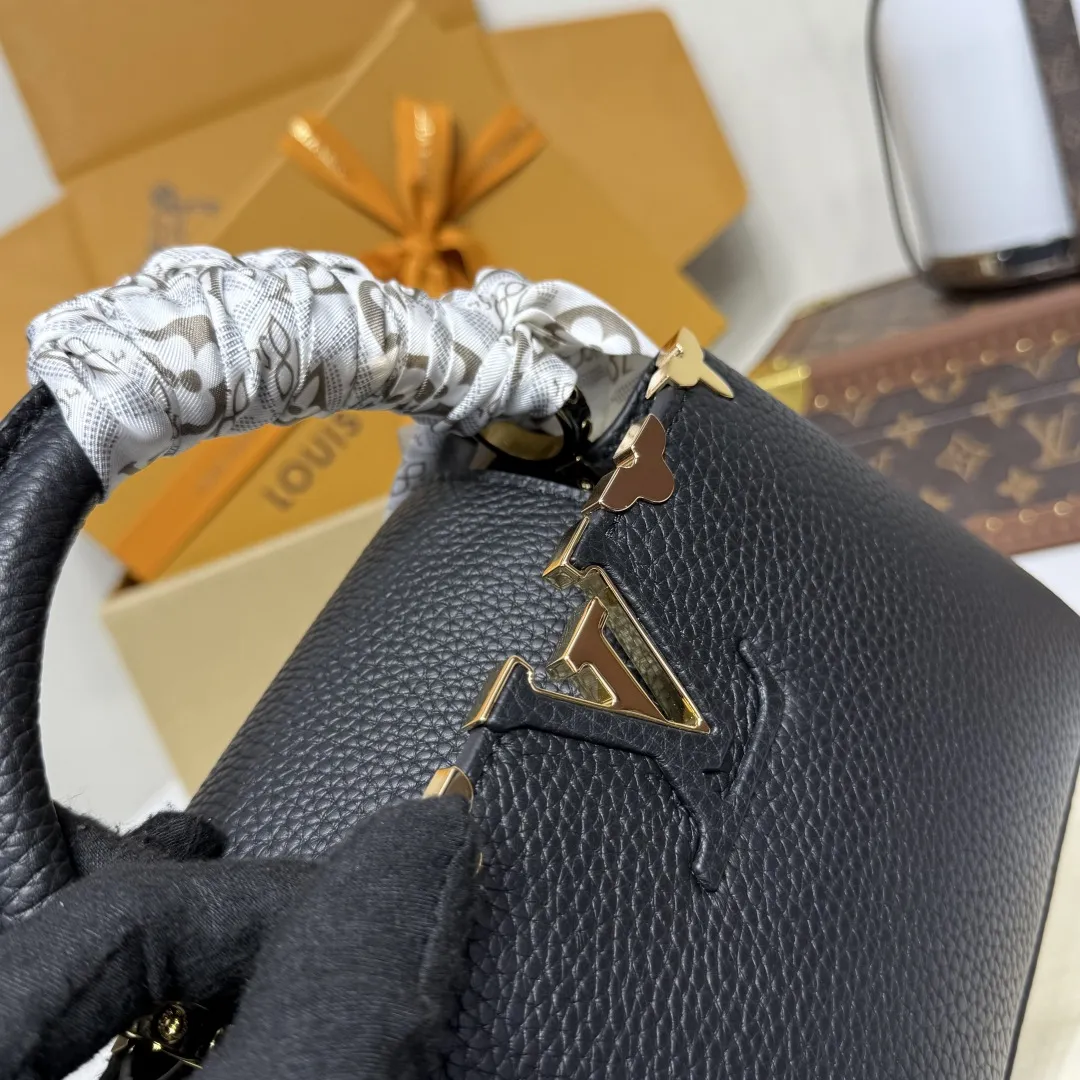 LOUIS VUITTON Женская сумка Capucines Mini M25231