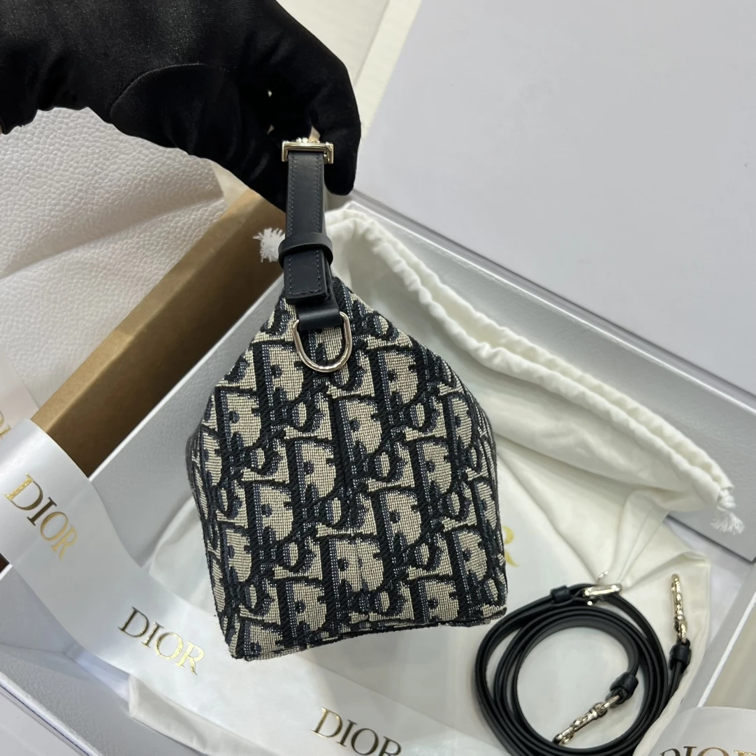 CHRISTIAN DIOR Женская сумка Travel Nomad CHRISTIAN DIOR Женская сумка Travel Nomad