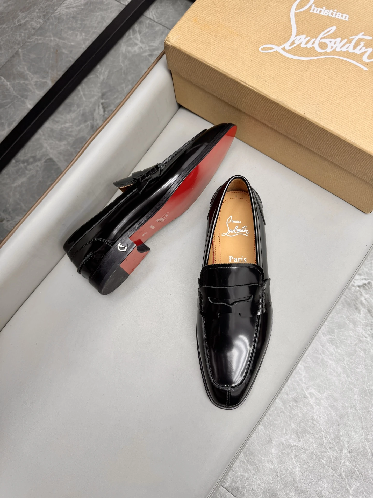 CHRISTIAN LOUBOUTIN Мужские лоферы из глянцевой кожи