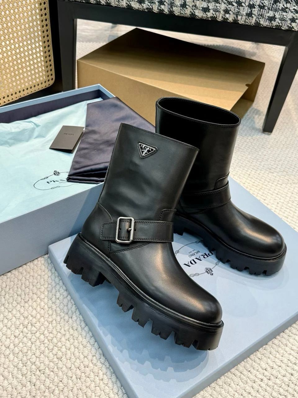 PRADA Женские сапоги из коровьей кожи PRADA Женские сапоги из коровьей кожи