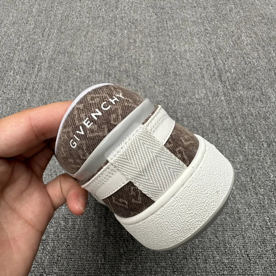 GIVENCHY Мужские кроссовки с фирменными узорами