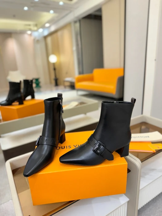 LOUIS VUITTON Женские ботильоны с острым мысом