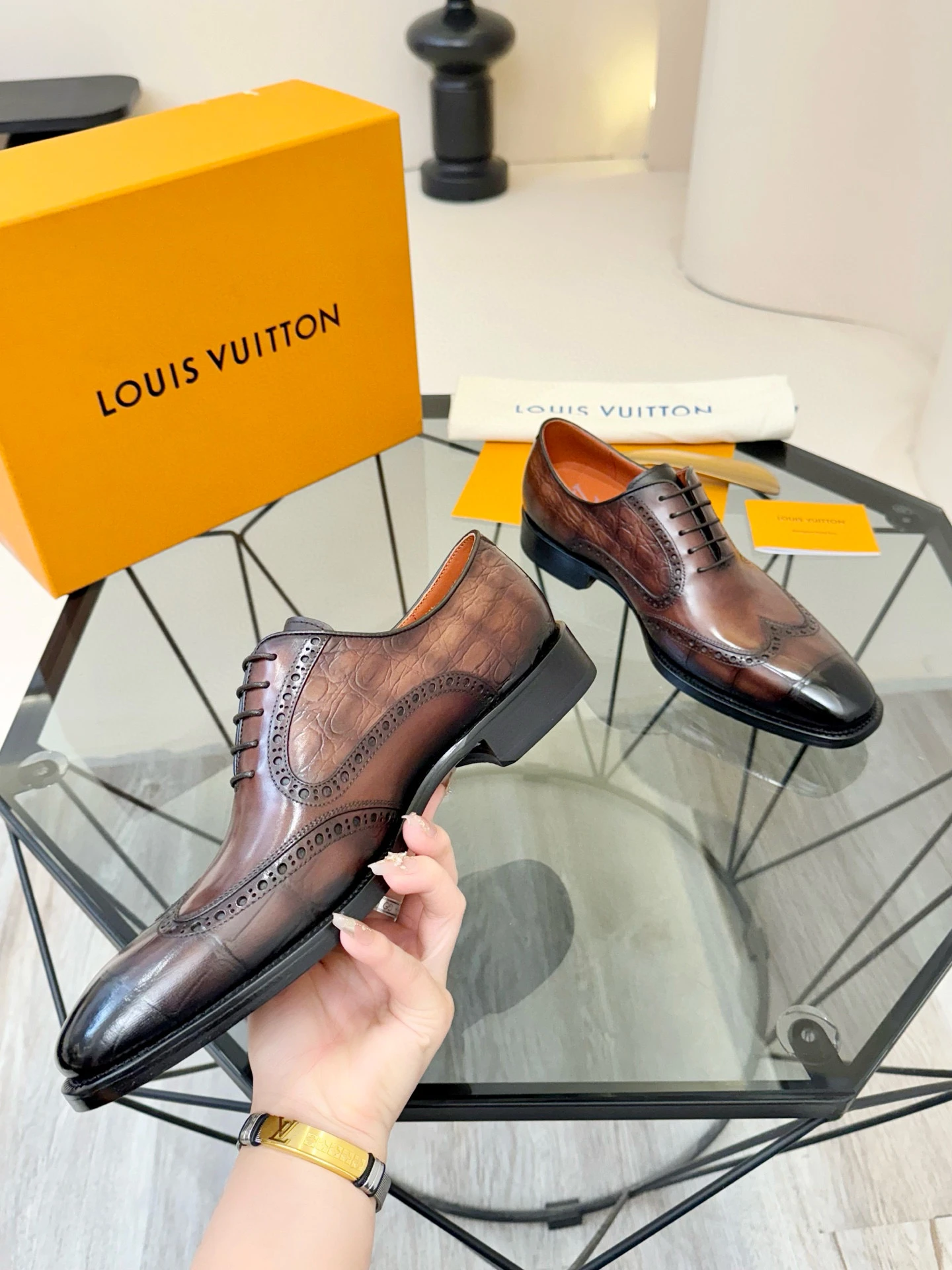 LOUIS VUITTON Мужские туфли из коровьей кожи LOUIS VUITTON Мужские туфли из коровьей кожи